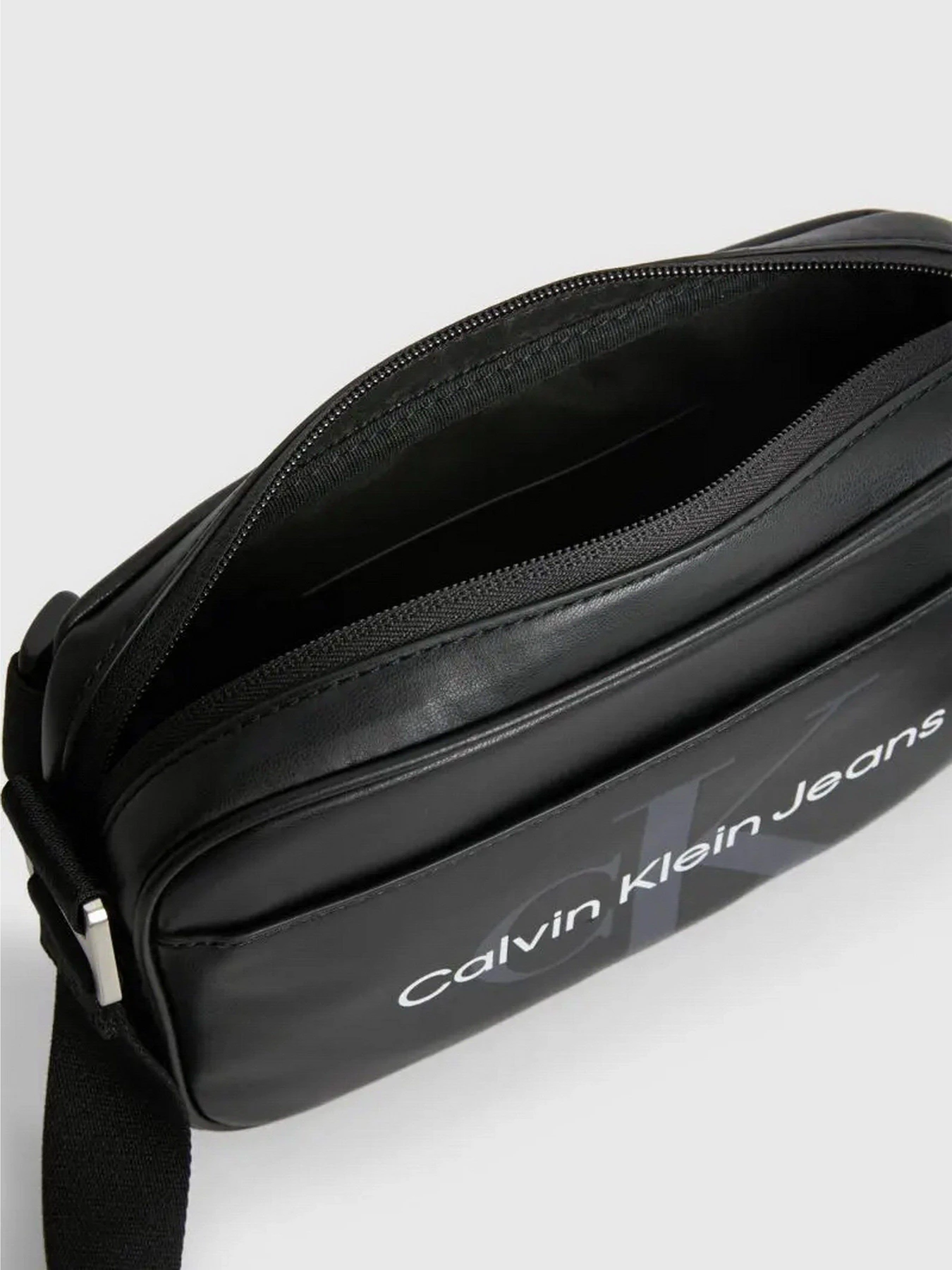 Сумки Calvin Klein Monogram Soft Camera Bag22 модель K50K510396-BDS Фото