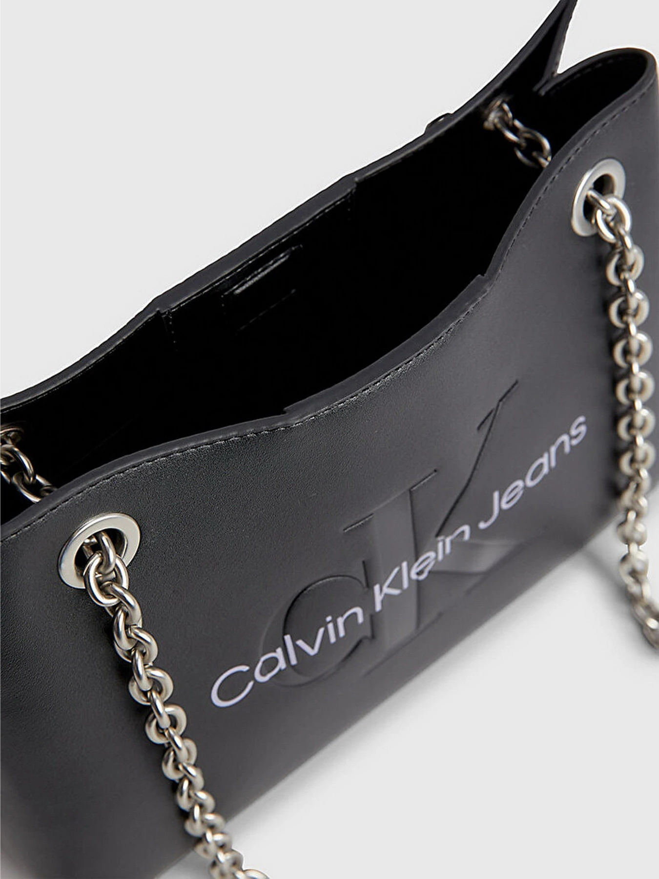Сумки Calvin Klein Sculpted Shoulder Bag 24 Mono модель K60K607831-0GJ Сумки Calvin Klein Sculpted Shoulder Bag 24 Mono модель K60K607831-0GJ Фото