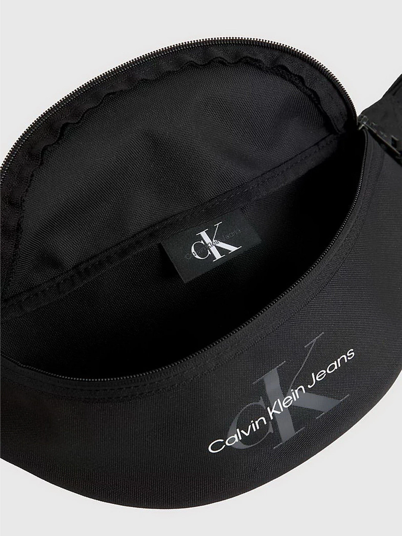 Сумки Calvin Klein Ultralight Waistbag38 модель K50K511096-BDS Сумки Calvin Klein Ultralight Waistbag38 модель K50K511096-BDS Фото