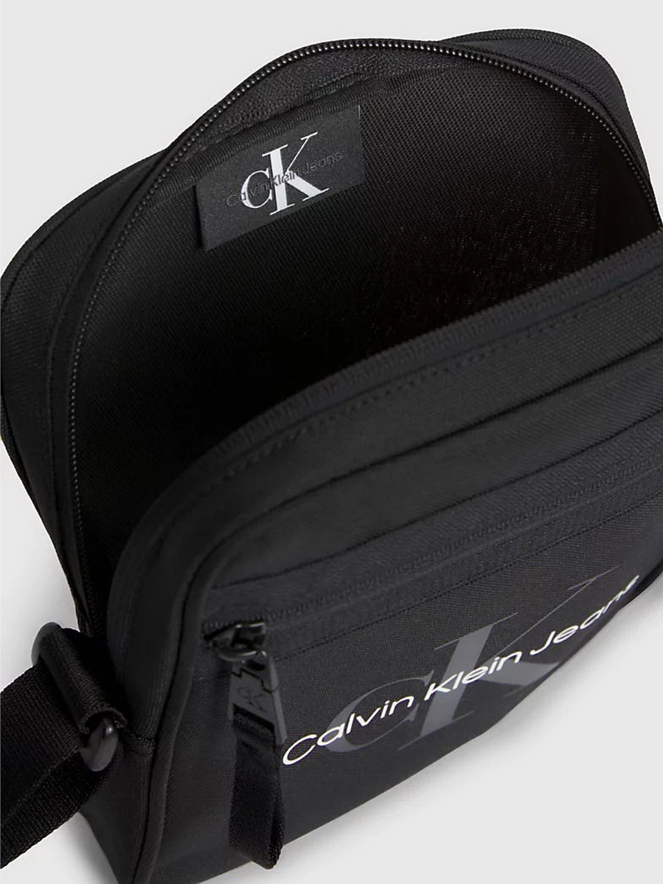 Сумки Calvin Klein Sport Essentials Reporter18 M модель K50K511098-BDS Сумки Calvin Klein Sport Essentials Reporter18 M модель K50K511098-BDS Фото