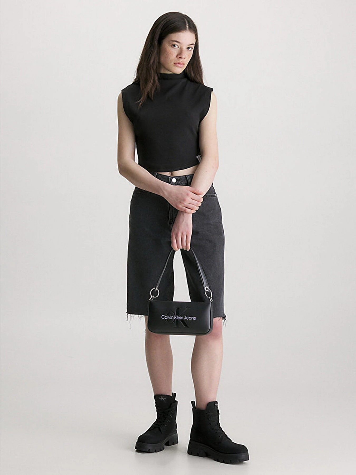 Сумки Calvin Klein Sculpted Shoulder Pouch25 Mono модель K60K610679-0GJ Фото
