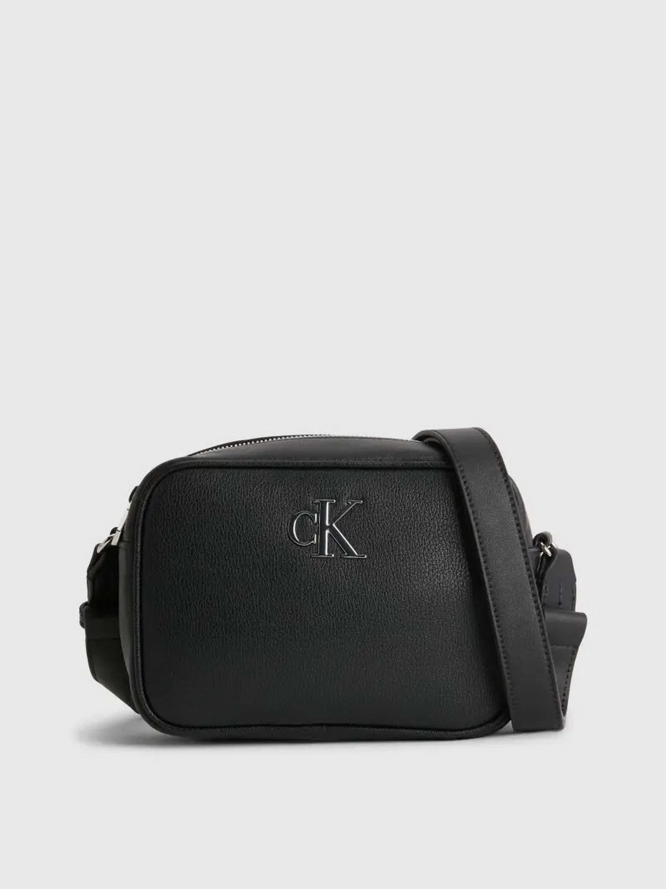 Сумки Calvin Klein Minimal Monogram Camera Bag18 модель K60K610683-BDS Сумки Calvin Klein Minimal Monogram Camera Bag18 модель K60K610683-BDS Фото