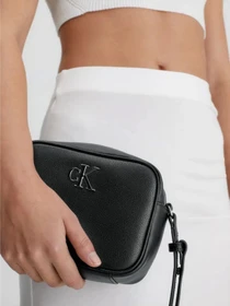 Сумки Calvin Klein Minimal Monogram Camera Bag18 модель K60K610683-BDS Фото