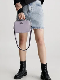 Сумки Calvin Klein Minimal Monogram Camera Bag18 модель K60K610683-PC1 Фото