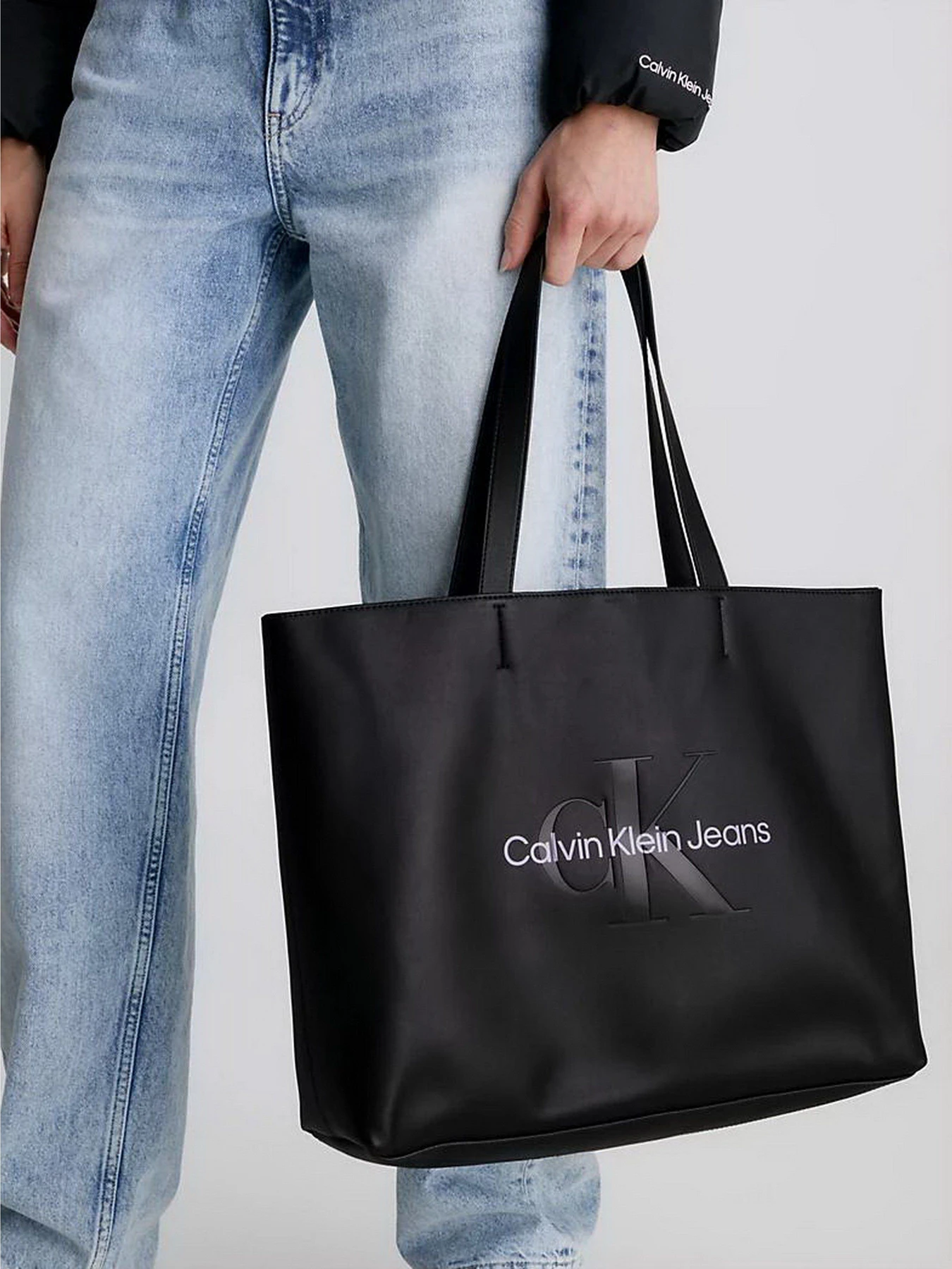 Сумки Calvin Klein Sculpted Slim Tote34 Mono модель K60K610825-0GJ Фото