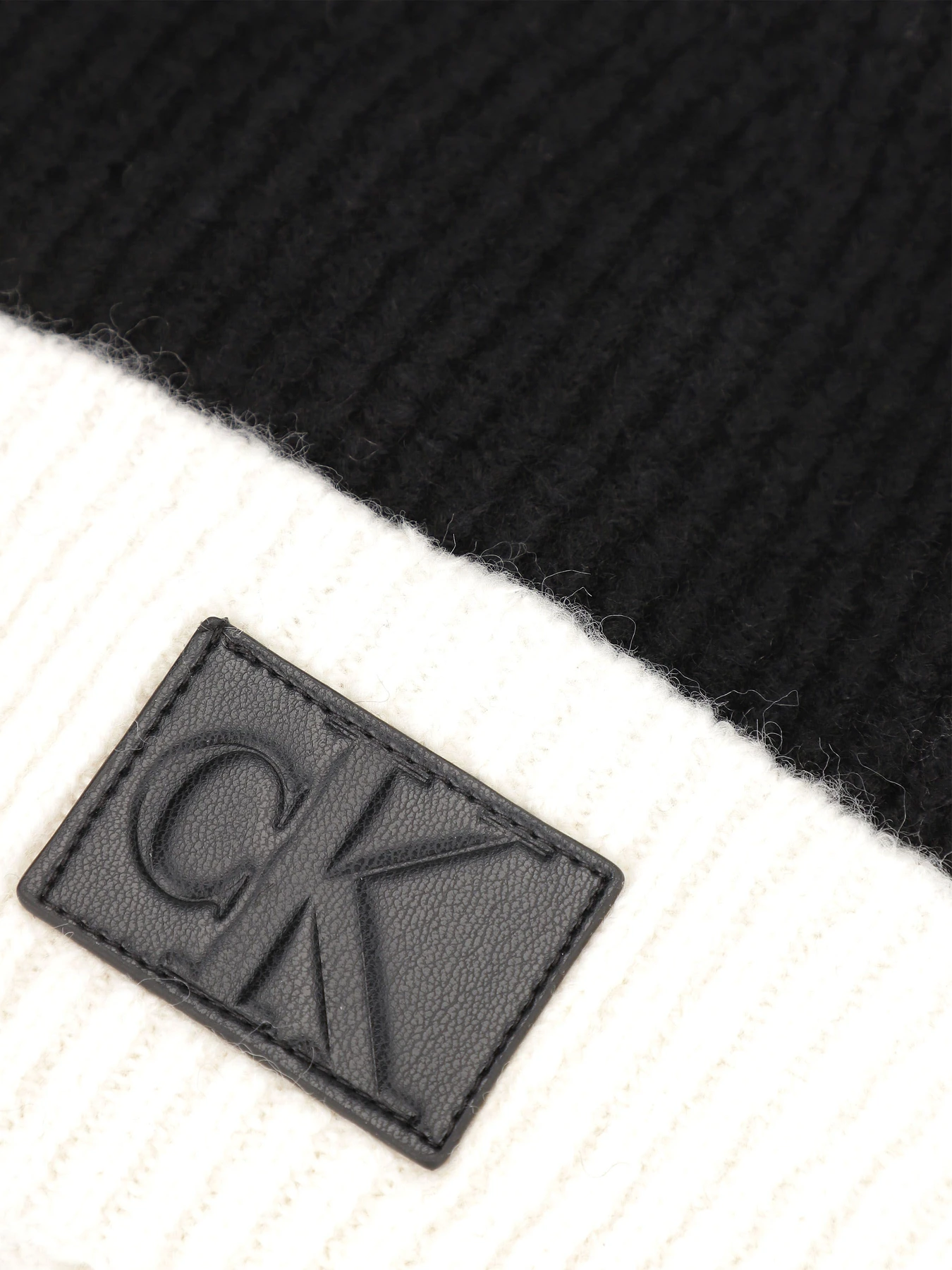 Шапки та кепки Calvin Klein Colorblock Beanie модель K50K511163-BDS Фото
