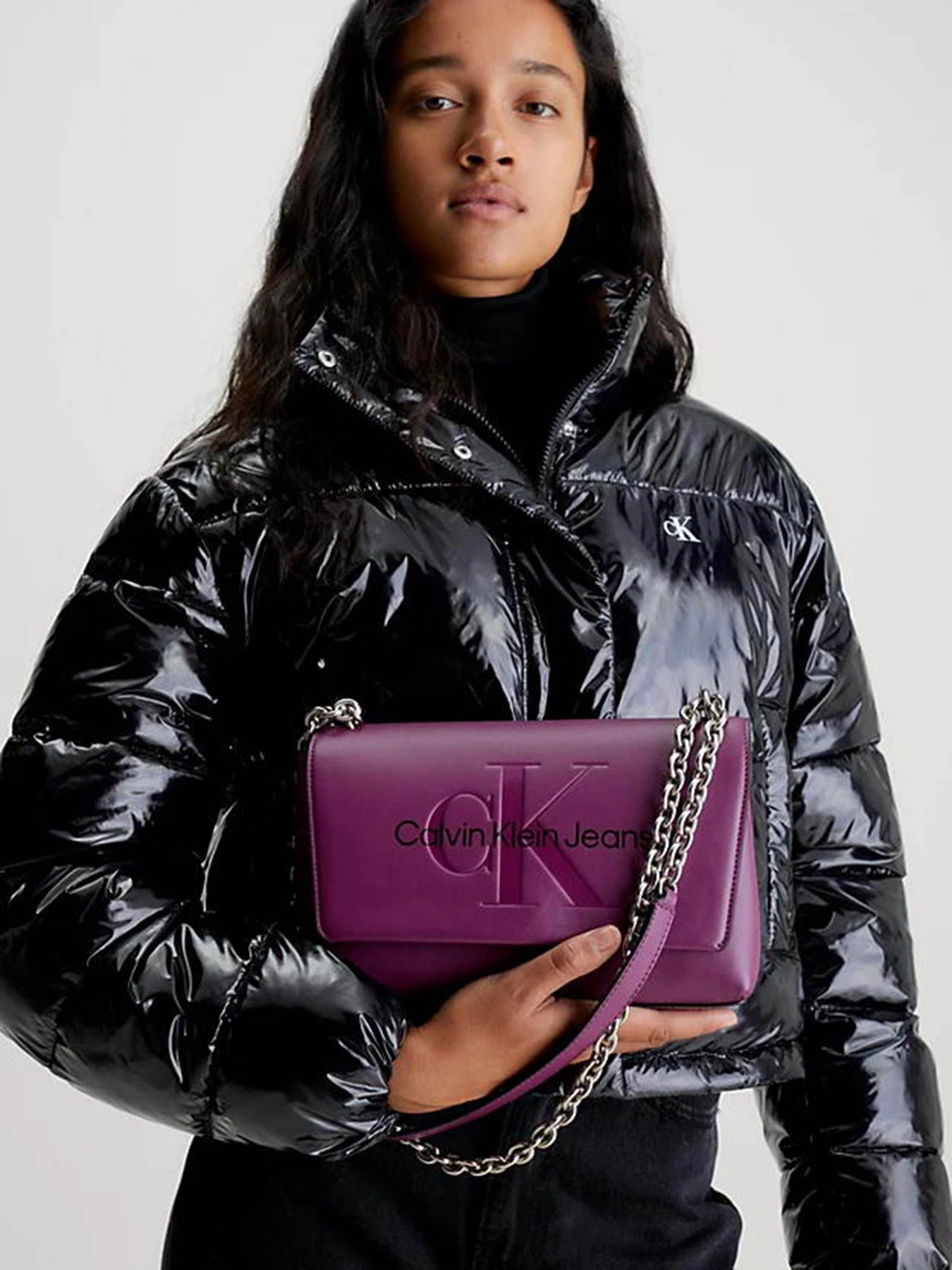 Сумки Calvin Klein Convertible Ew Flap модель K60K607198-VAC Сумки Calvin Klein Convertible Ew Flap модель K60K607198-VAC Фото