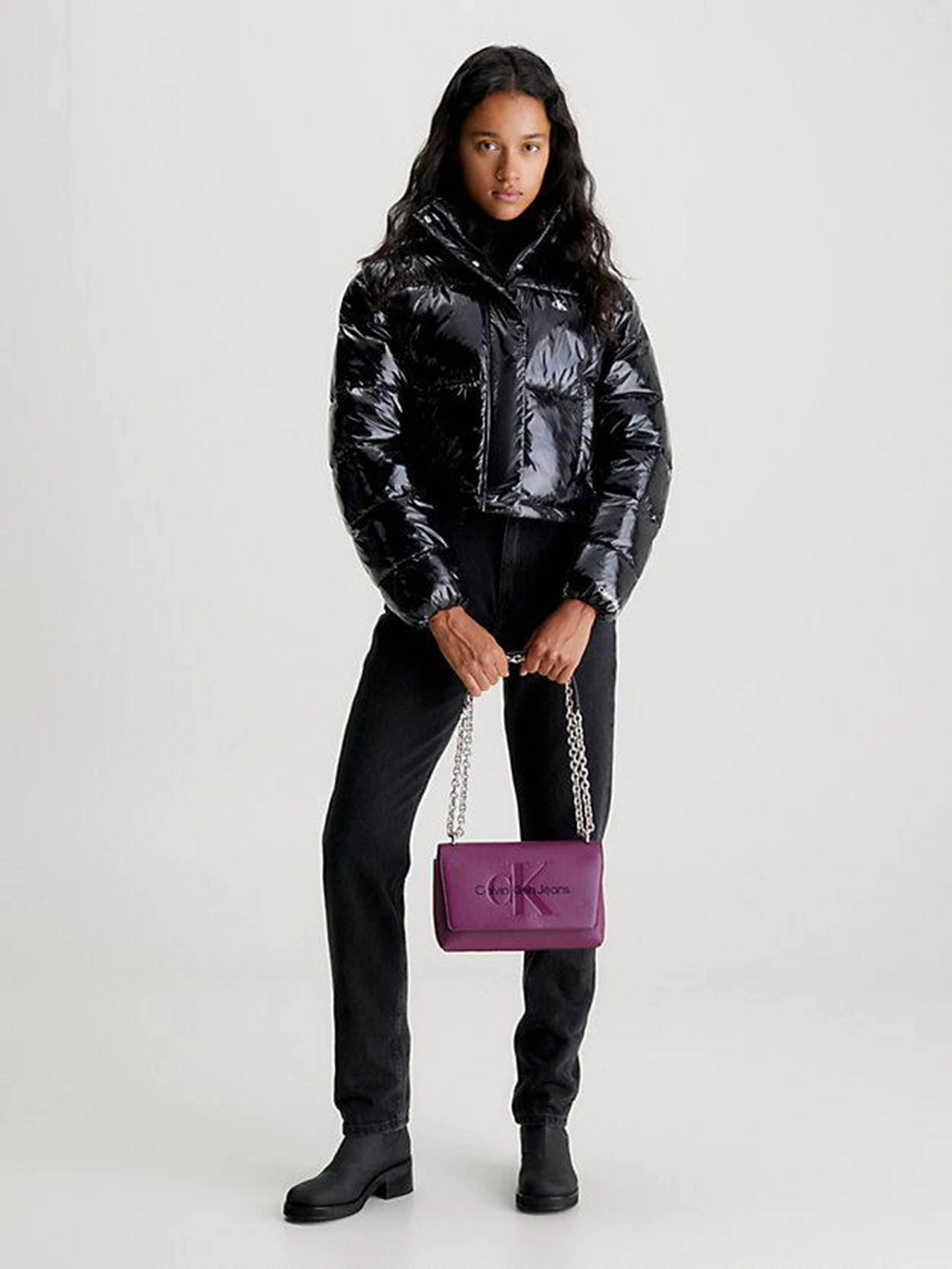 Сумки Calvin Klein Convertible Ew Flap модель K60K607198-VAC Сумки Calvin Klein Convertible Ew Flap модель K60K607198-VAC Фото