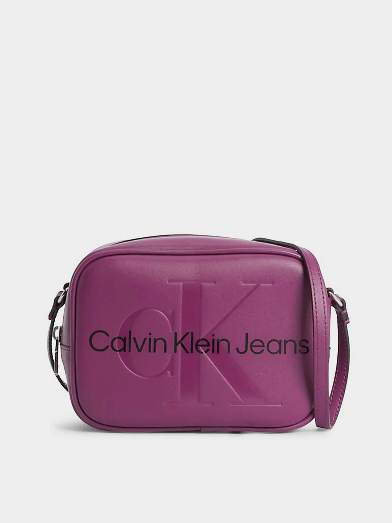Сумки Calvin Klein Sculpted Camera Bag18 Mono модель K60K610275-VAC Сумки Calvin Klein Sculpted Camera Bag18 Mono модель K60K610275-VAC Фото