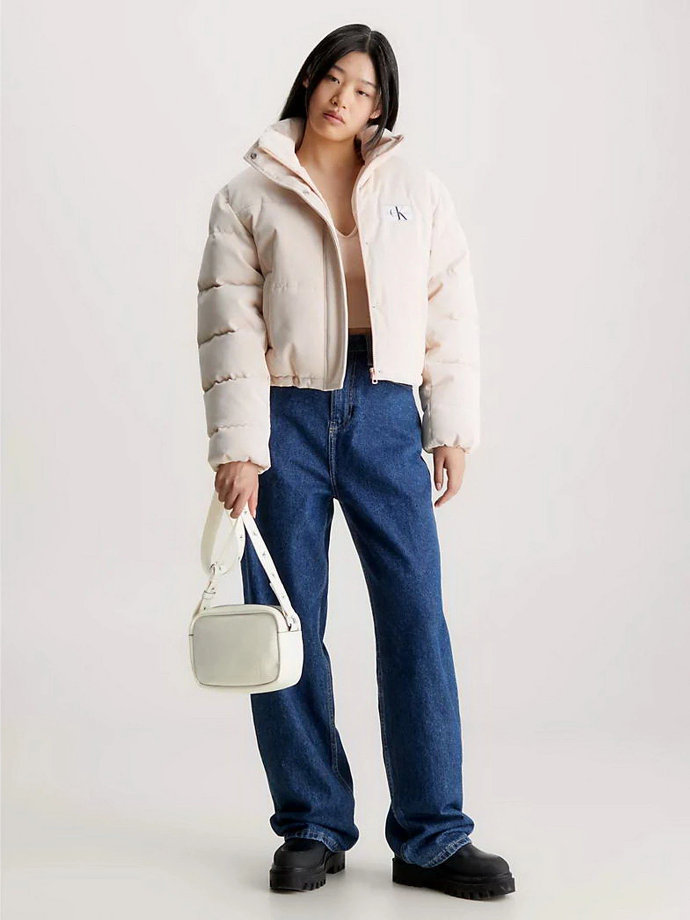Сумки Calvin Klein Ultralight Dblzipcamera Bag21 Pu модель K60K610326-YBI Сумки Calvin Klein Ultralight Dblzipcamera Bag21 Pu модель K60K610326-YBI Фото