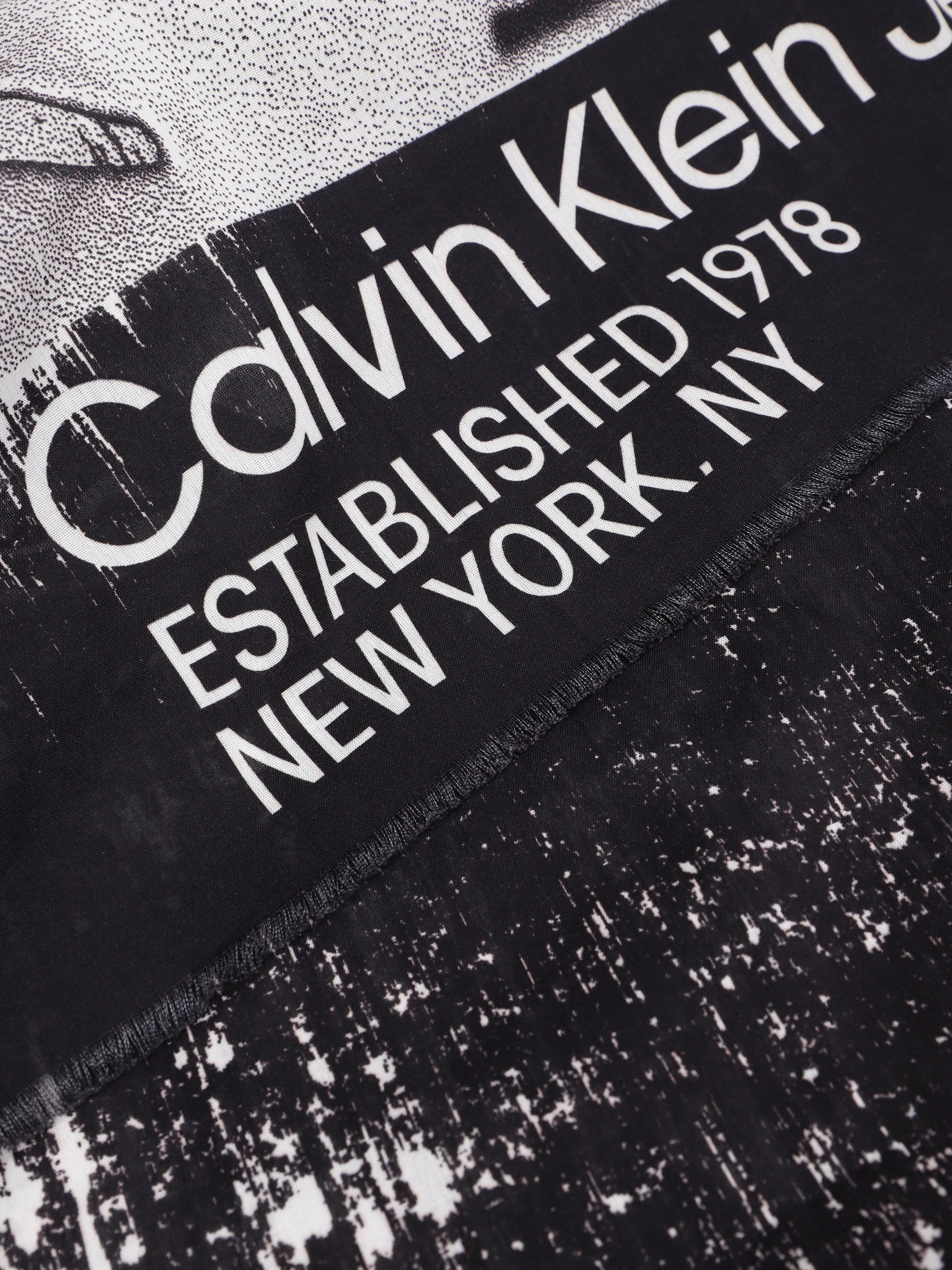 Calvin Klein Monologo Embro Scarf Шарф колір чорний фото 3