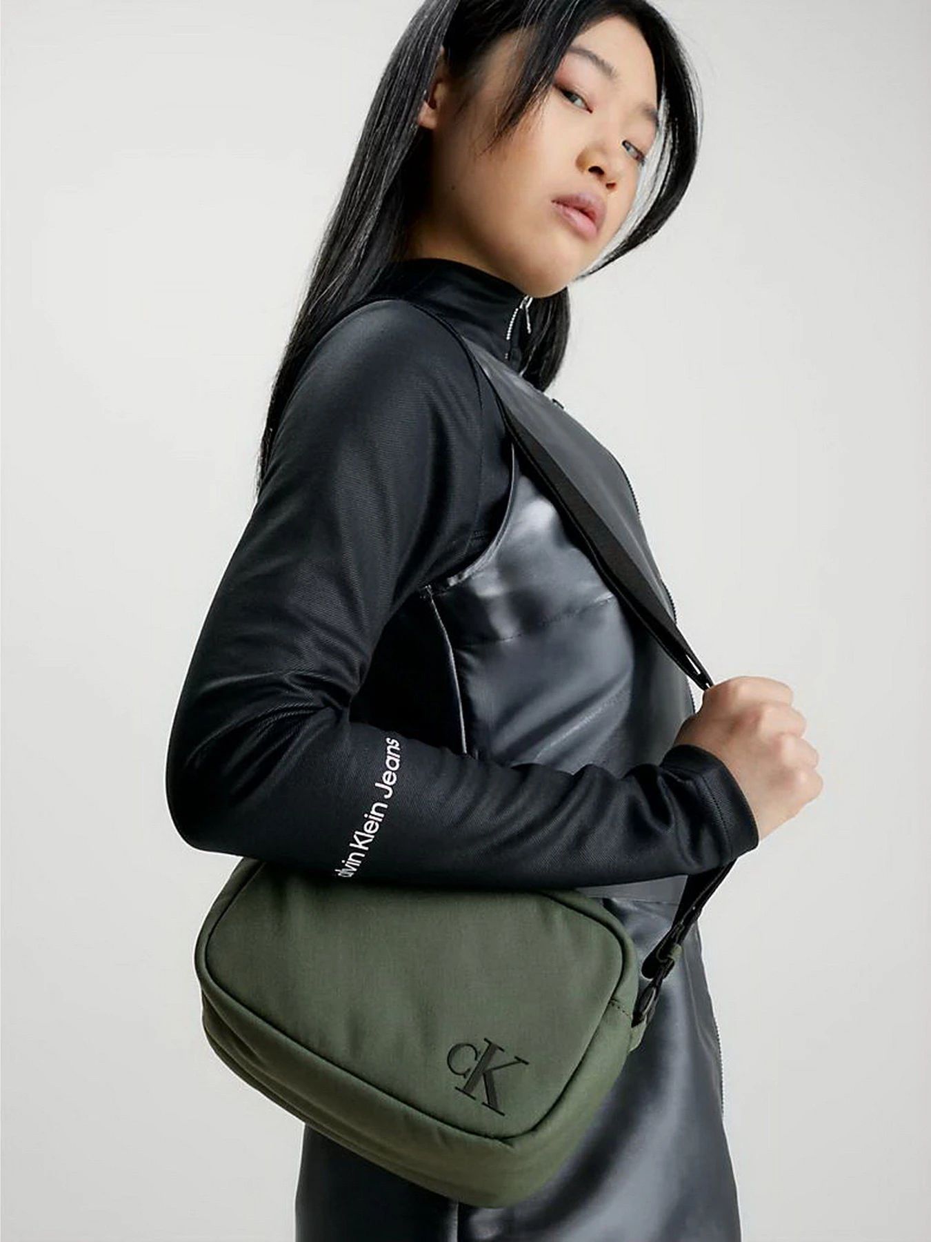 Сумки Calvin Klein Ultralight Dbl Camerabag21 Tw модель K60K611199-LLP Фото