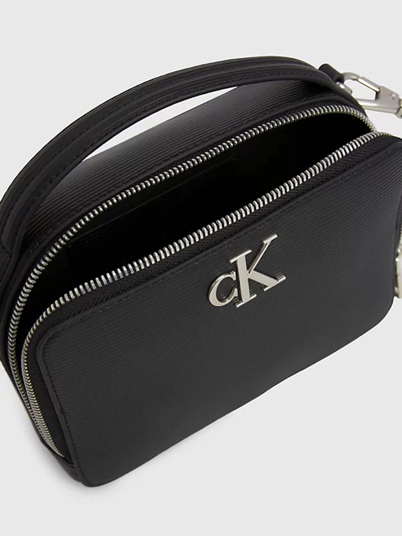 Сумки Calvin Klein Minimal Monogram Camera Bag18 T модель K60K611222-BDS Сумки Calvin Klein Minimal Monogram Camera Bag18 T модель K60K611222-BDS Фото