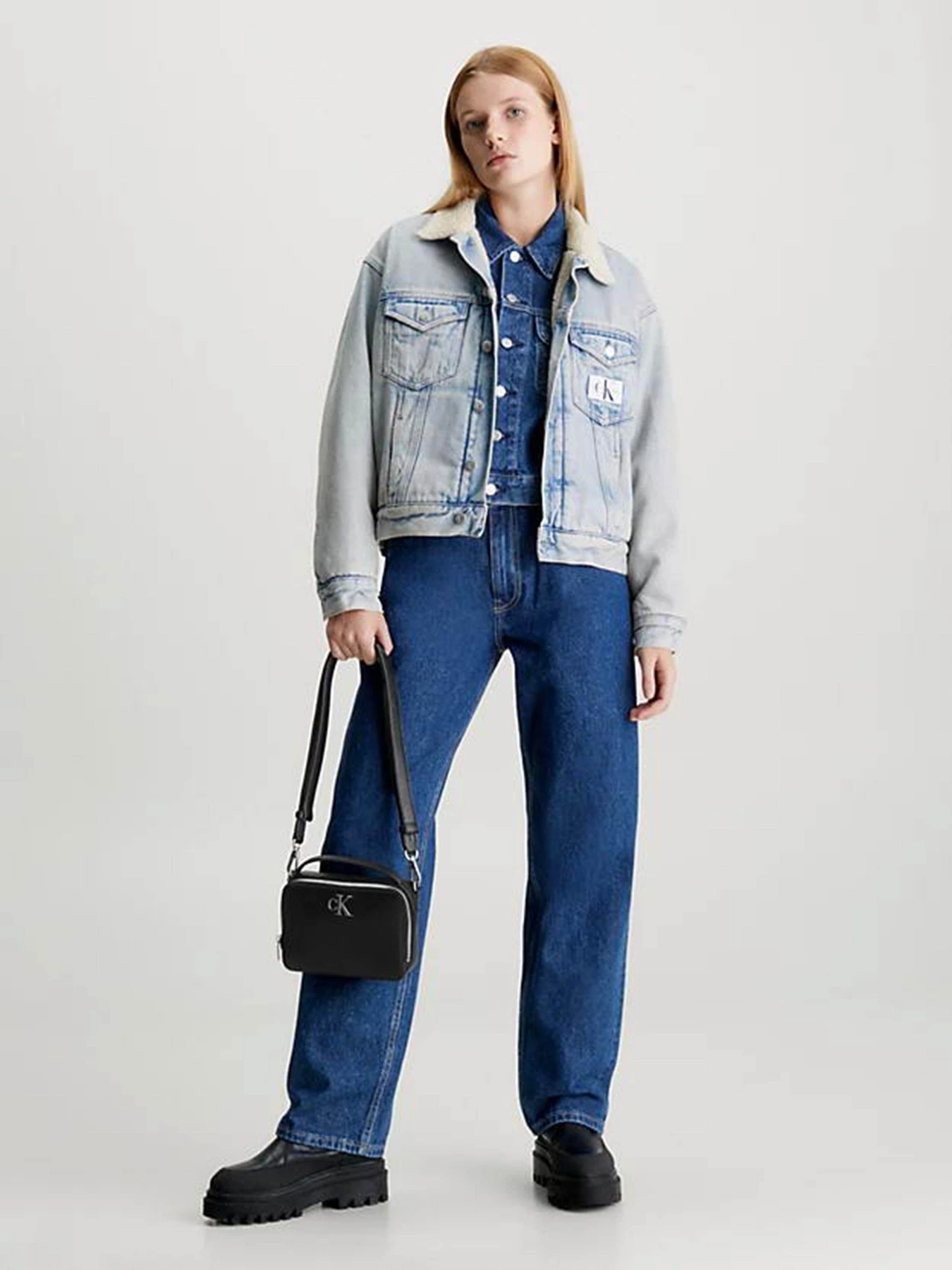 Сумки Calvin Klein Minimal Monogram Camera Bag18 T модель K60K611222-BDS Сумки Calvin Klein Minimal Monogram Camera Bag18 T модель K60K611222-BDS Фото