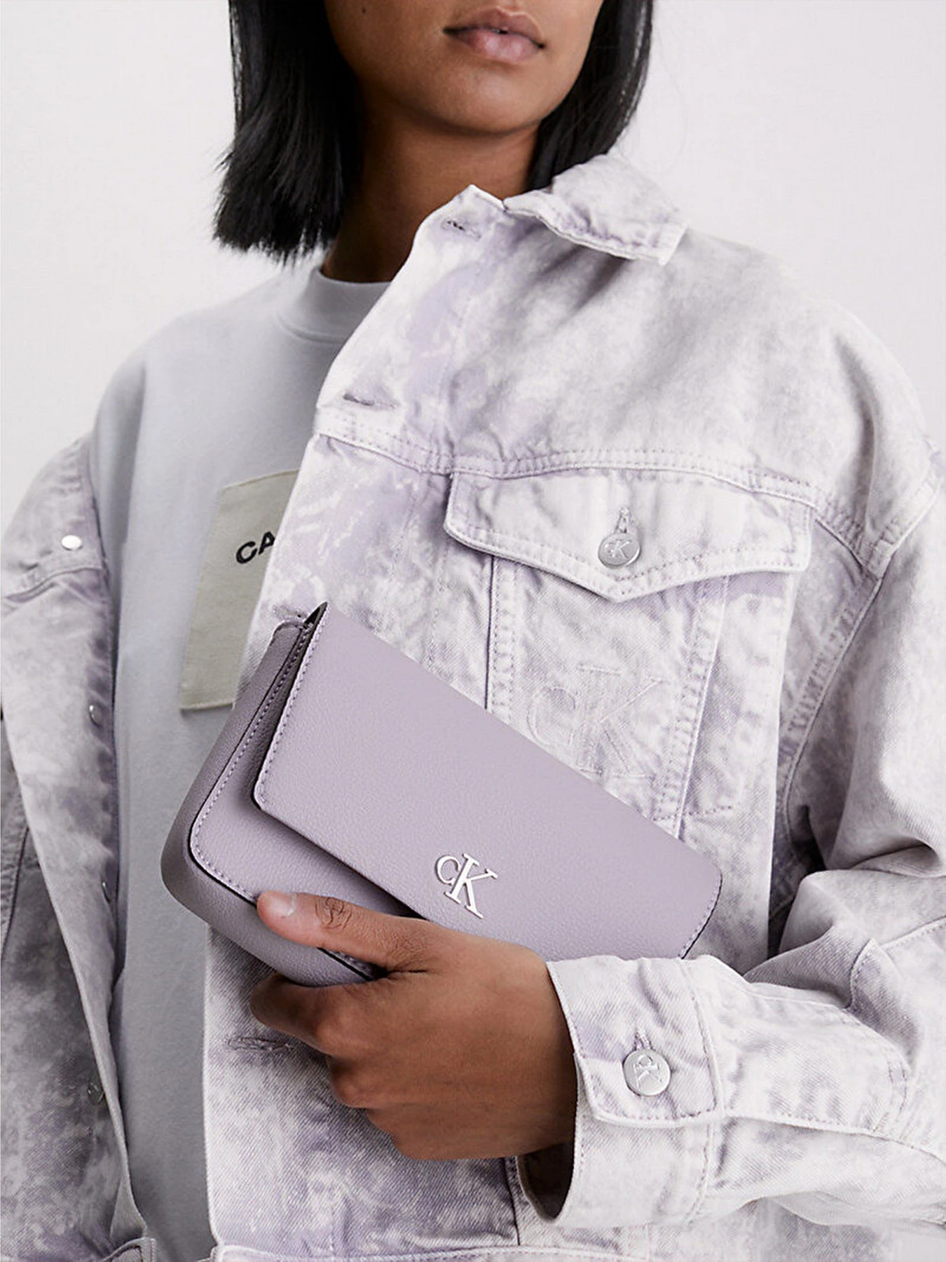 Сумки Calvin Klein Minimal Monogram Wallet W/Strap модель K60K610704-PC1 Сумки Calvin Klein Minimal Monogram Wallet W/Strap модель K60K610704-PC1 Фото