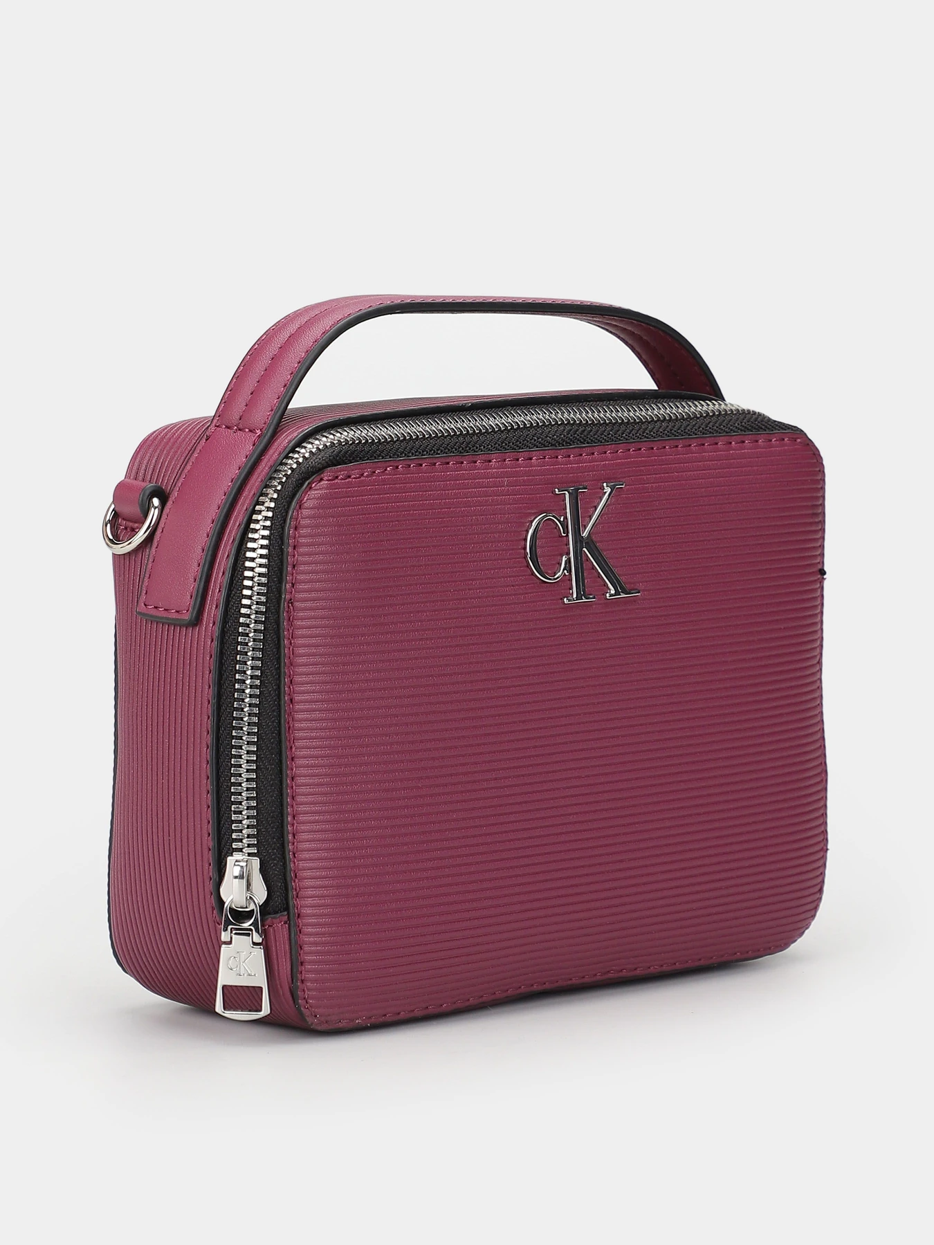 Сумки Calvin Klein Minimal Monogram Camera Bag18 модель K60K611222-VAC Сумки Calvin Klein Minimal Monogram Camera Bag18 модель K60K611222-VAC Фото