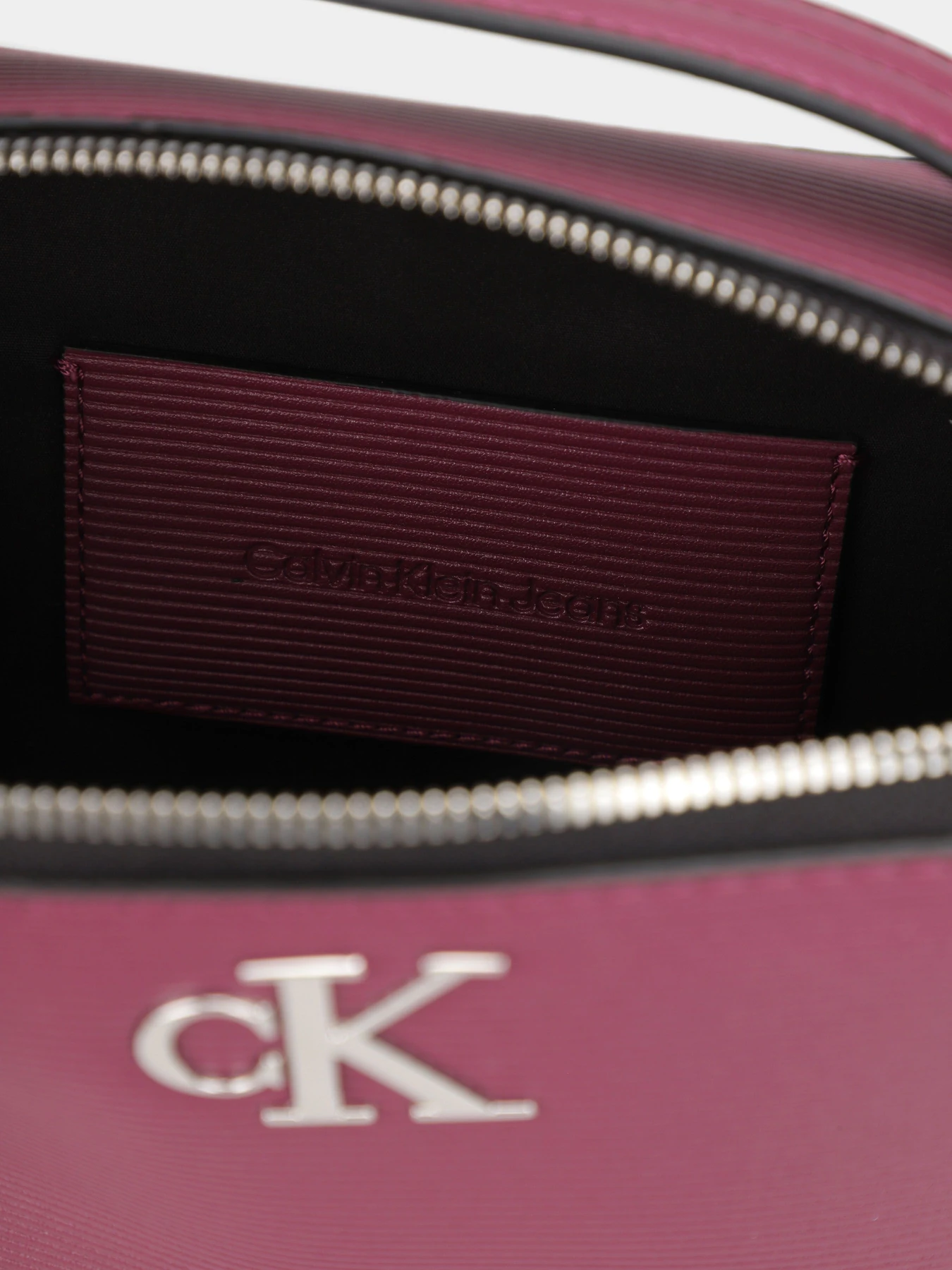Сумки Calvin Klein Minimal Monogram Camera Bag18 модель K60K611222-VAC Сумки Calvin Klein Minimal Monogram Camera Bag18 модель K60K611222-VAC Фото