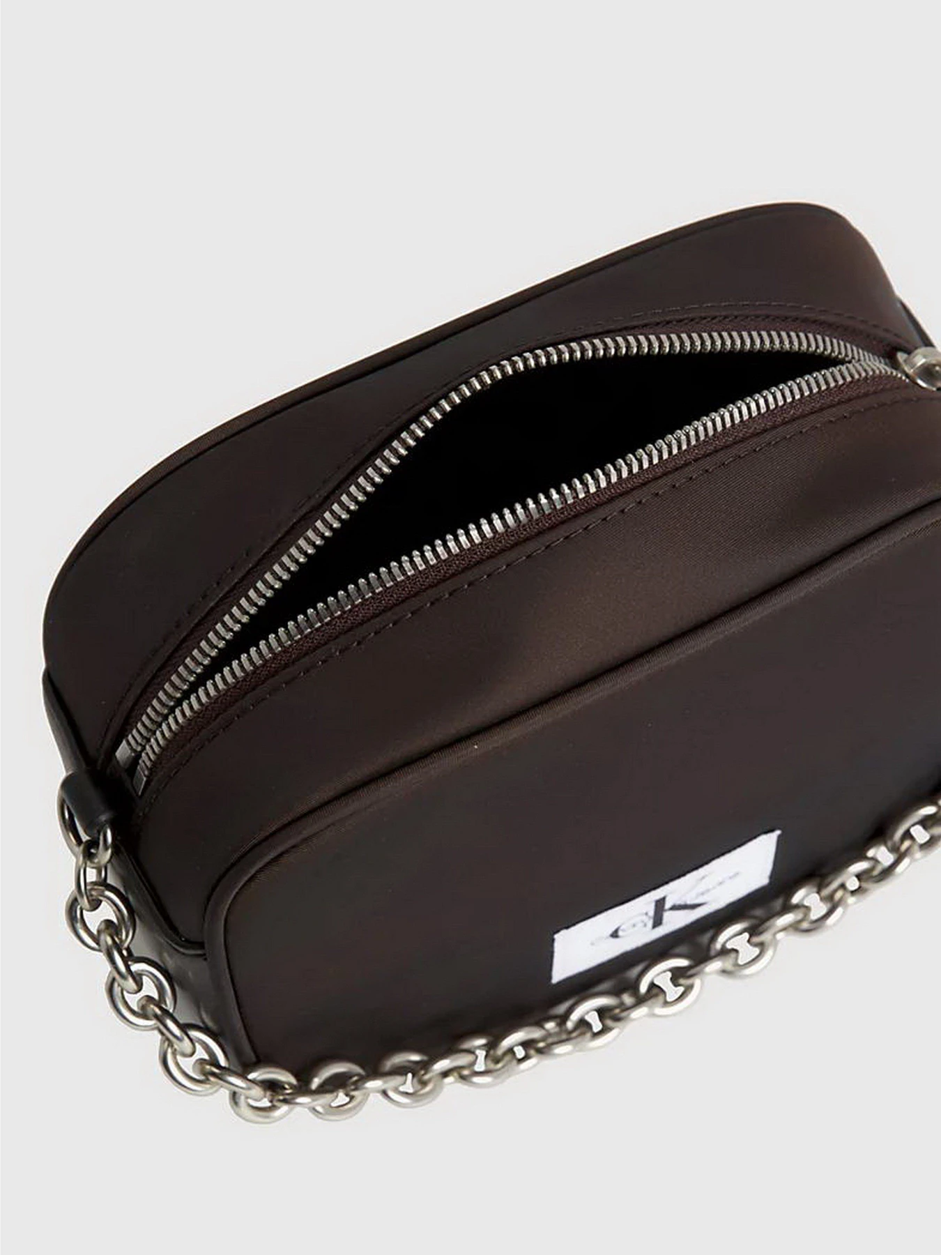 Сумки Calvin Klein Nylon Chain Camera Bag18 модель K60K611224-01I Сумки Calvin Klein Nylon Chain Camera Bag18 модель K60K611224-01I Фото