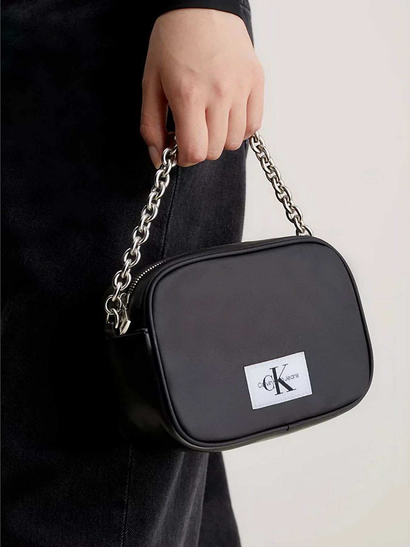Сумки Calvin Klein Nylon Chain Camera Bag18 модель K60K611224-BDS Фото