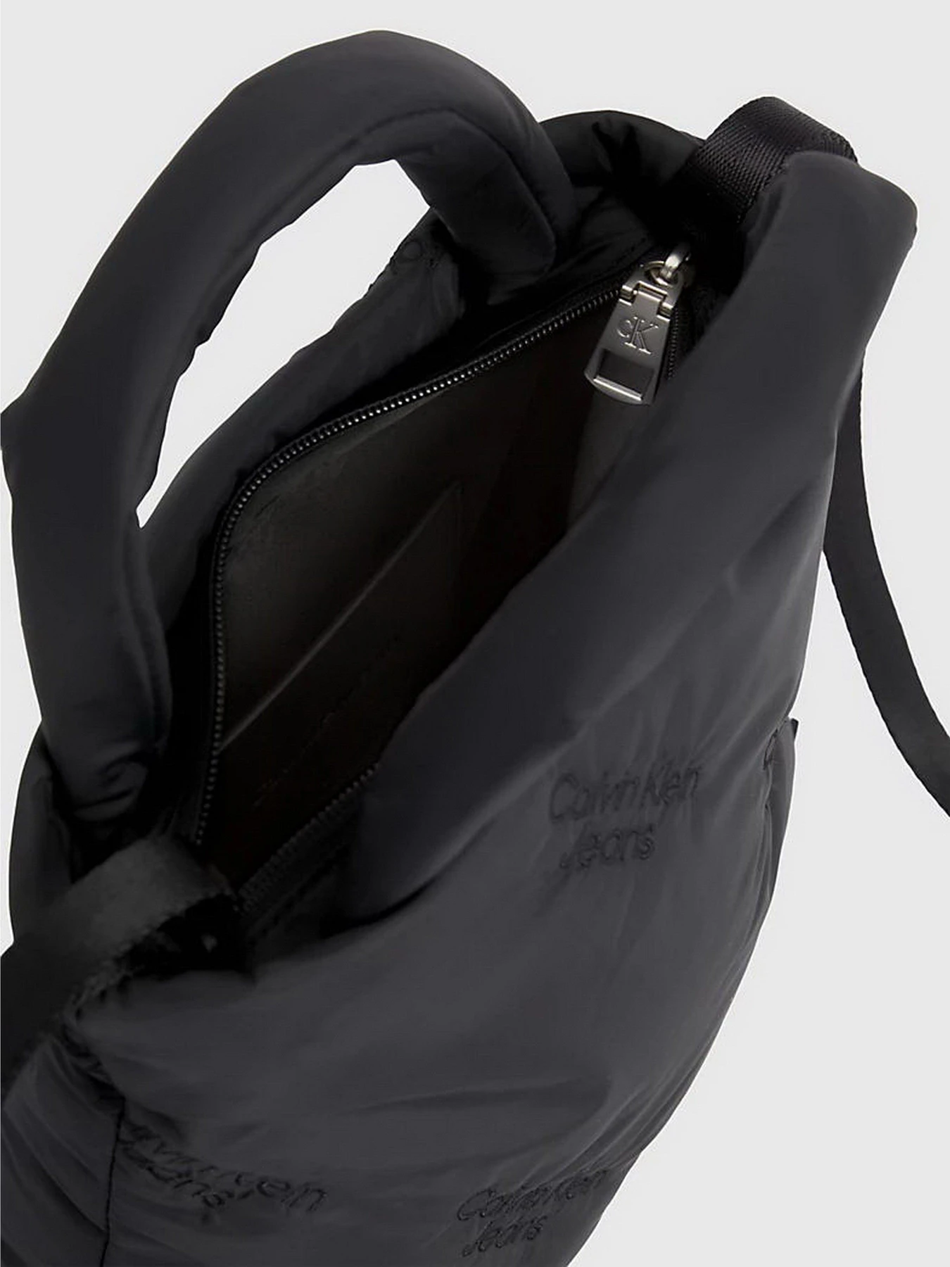 Сумки Calvin Klein Puffy Aop Ns Crossbody Tote23 модель K60K611230-BDS Сумки Calvin Klein Puffy Aop Ns Crossbody Tote23 модель K60K611230-BDS Фото