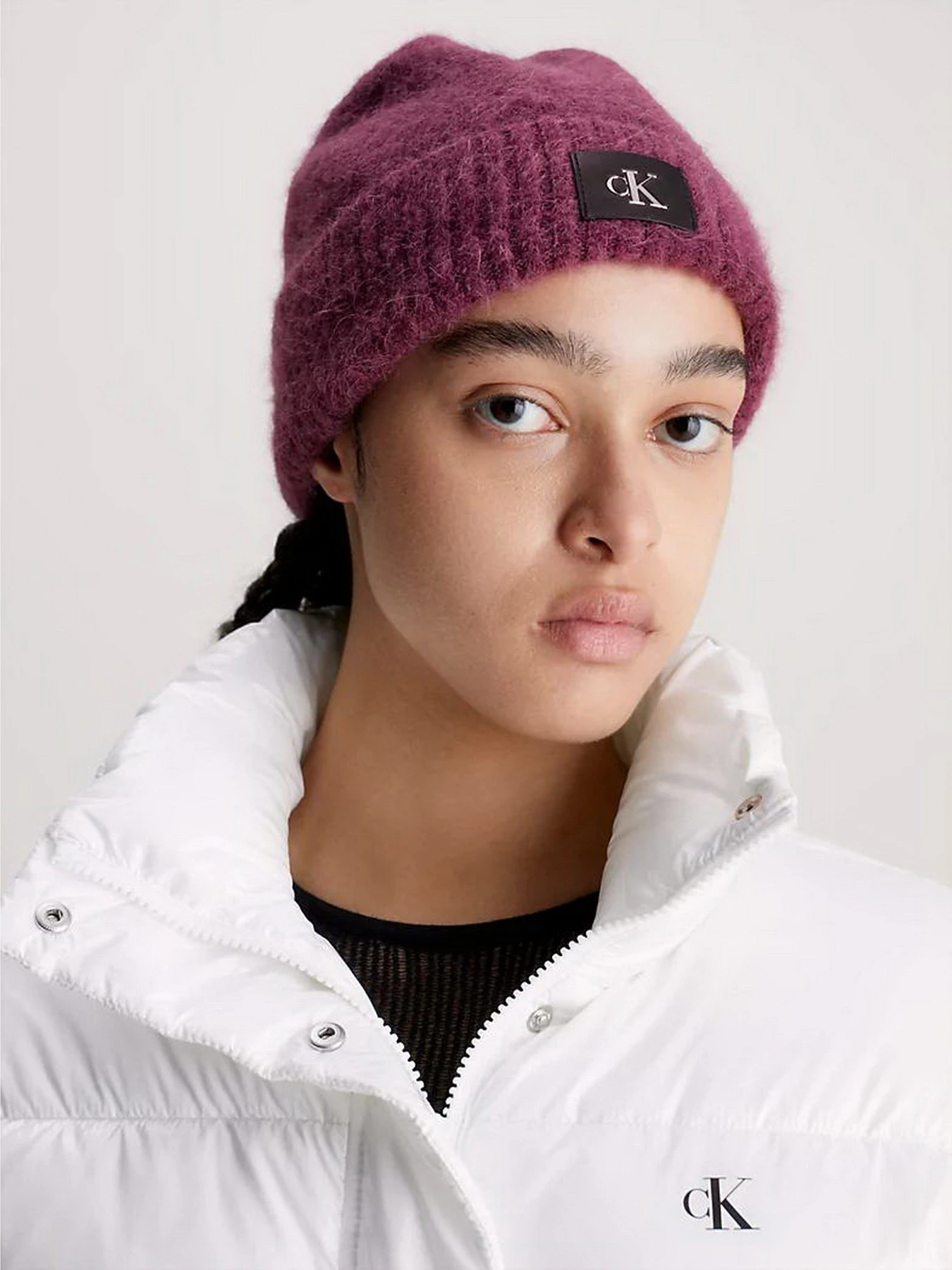 Шапки та кепки Calvin Klein Minimal Monogram Beanie модель K60K611257-VAC Фото