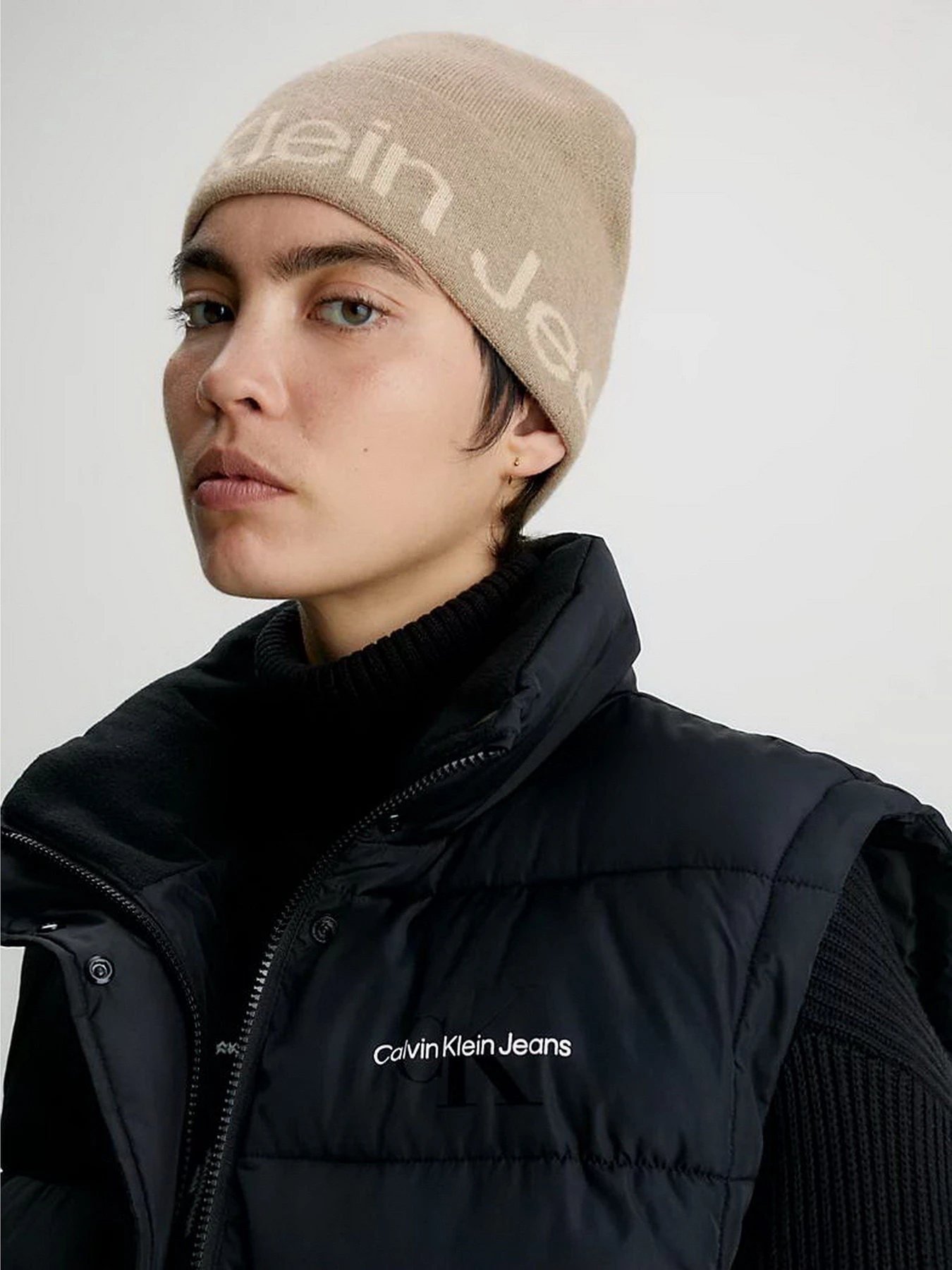 Шапки и кепки Calvin Klein Logo Beanie модель K60K611271-PED Фото