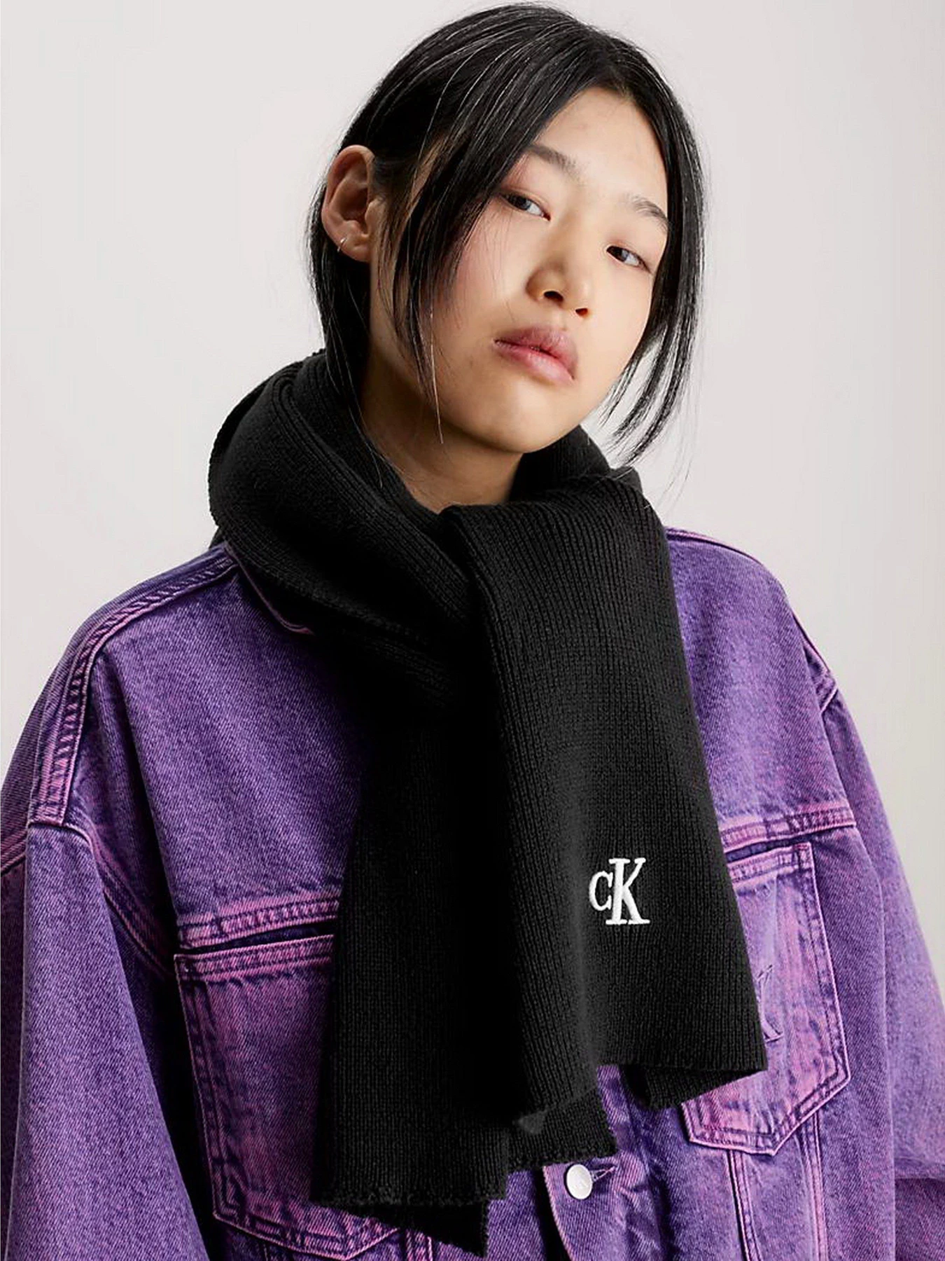 Шарфы и платки Calvin Klein Archive Logo Scarf модель K60K611265-BDS Шарфы и платки Calvin Klein Archive Logo Scarf модель K60K611265-BDS Фото