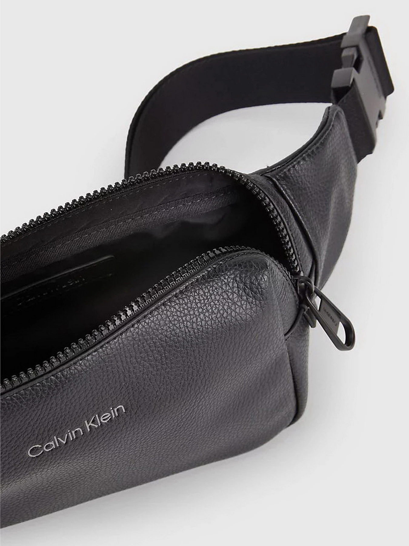 Сумки Calvin Klein Must Wa/Stbag модель K50K508688-BAX Сумки Calvin Klein Must Wa/Stbag модель K50K508688-BAX Фото