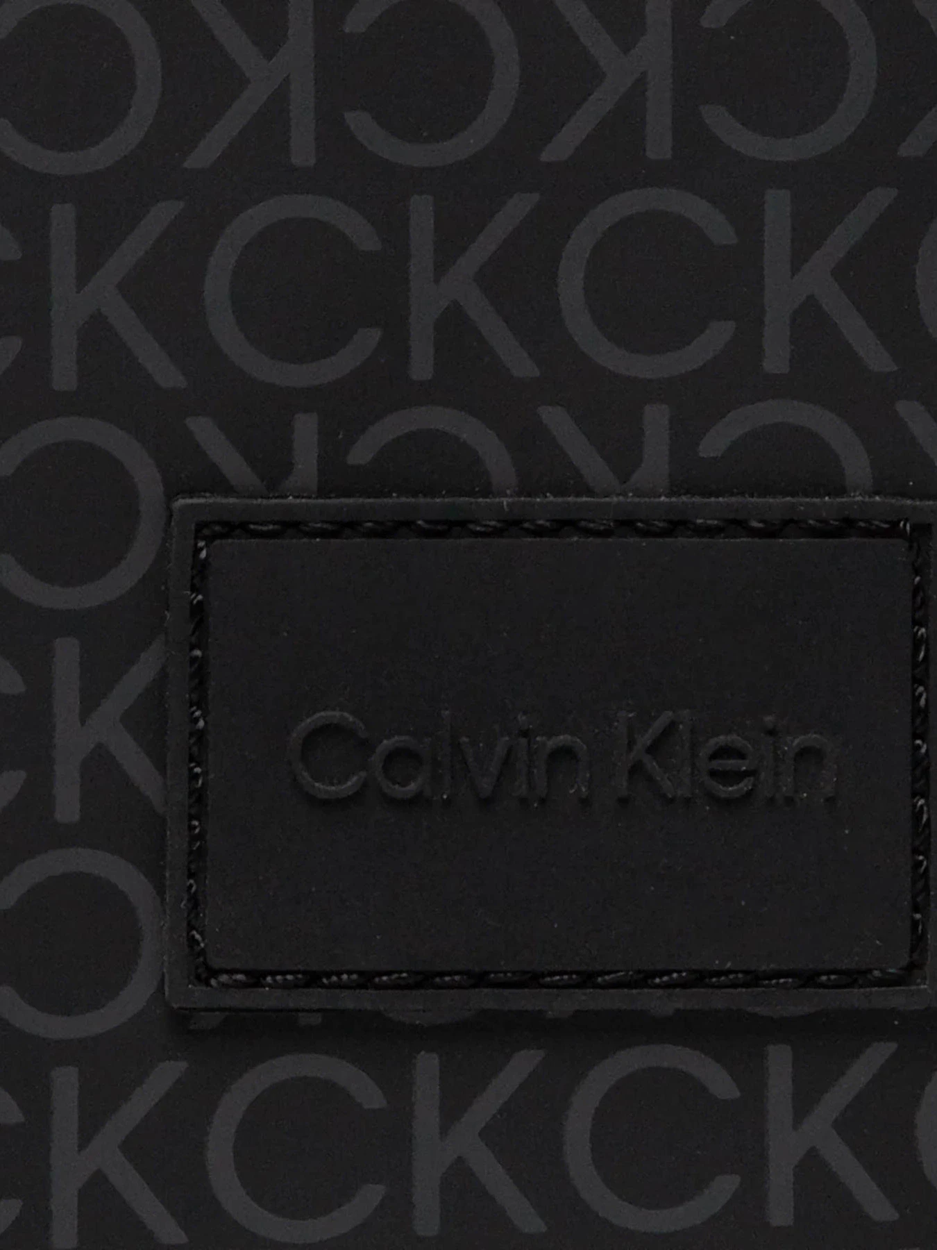Сумки Calvin Klein Rubberized Conv Reporter модель K50K509737-01K Сумки Calvin Klein Rubberized Conv Reporter модель K50K509737-01K Фото