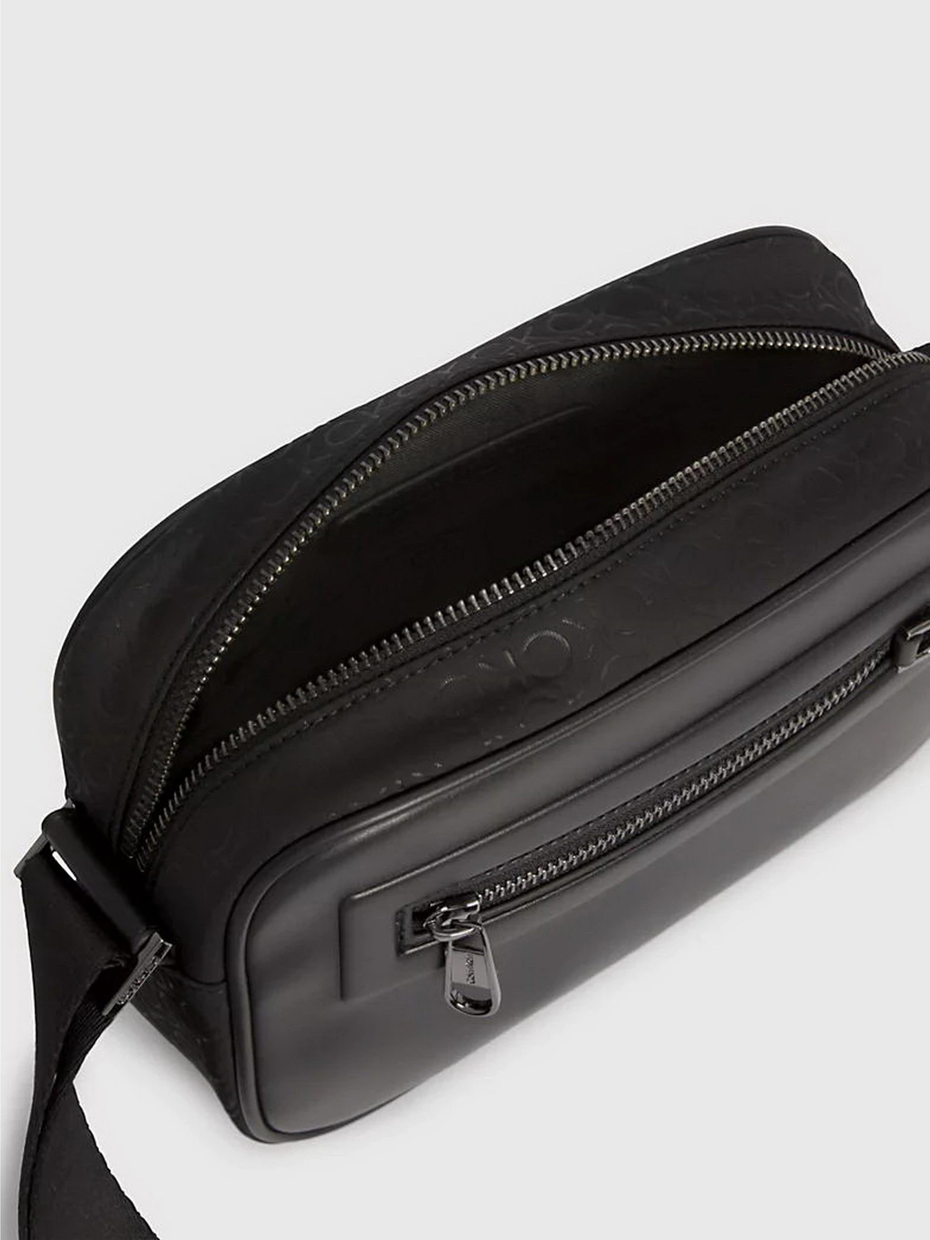 Сумки Calvin Klein Ck Elevated Camera Bag Repreve модель K50K510852-01I Сумки Calvin Klein Ck Elevated Camera Bag Repreve модель K50K510852-01I Фото