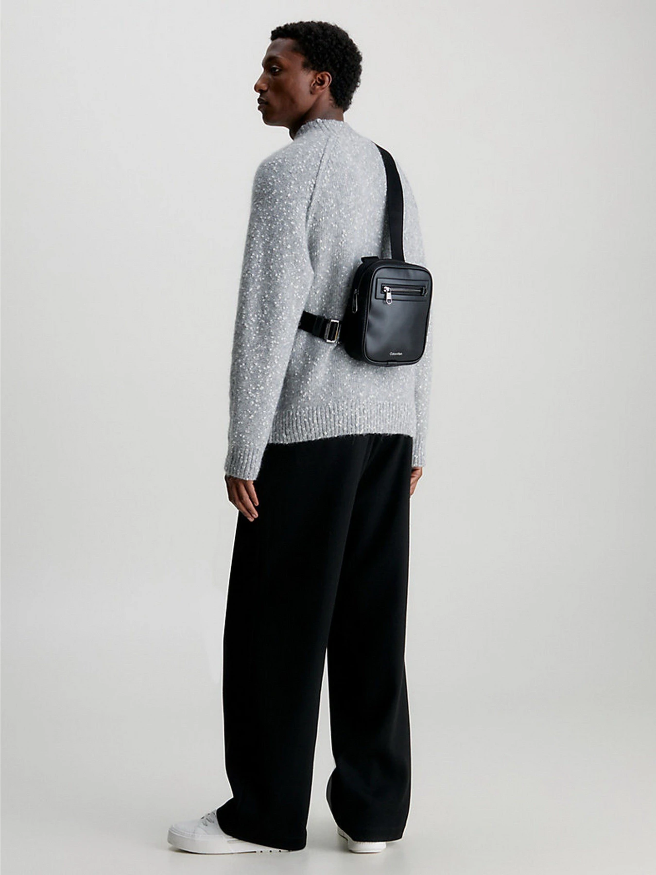 Сумки Calvin Klein Ck Elevated Con Reporter S Repre модель K50K510853-01I Сумки Calvin Klein Ck Elevated Con Reporter S Repre модель K50K510853-01I Фото