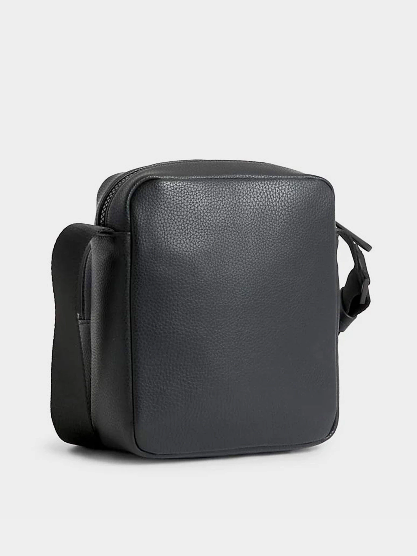 Сумки Calvin Klein Ck Must Reporter S W/Pckt модель K50K511187-BAX Сумки Calvin Klein Ck Must Reporter S W/Pckt модель K50K511187-BAX Фото