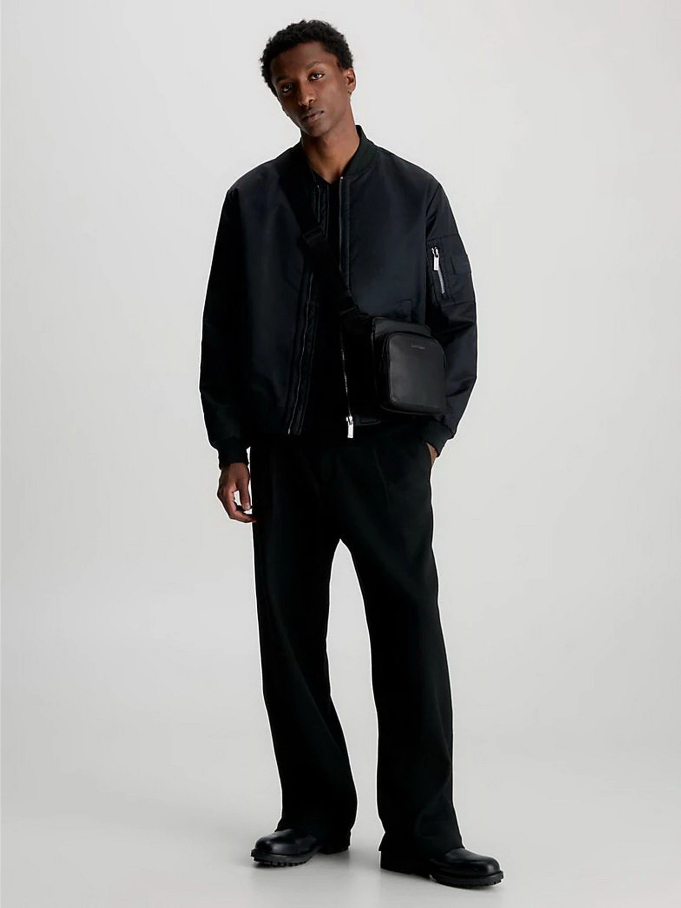 Сумки Calvin Klein Ck Must Reporter S W/Pckt модель K50K511187-BAX Сумки Calvin Klein Ck Must Reporter S W/Pckt модель K50K511187-BAX Фото