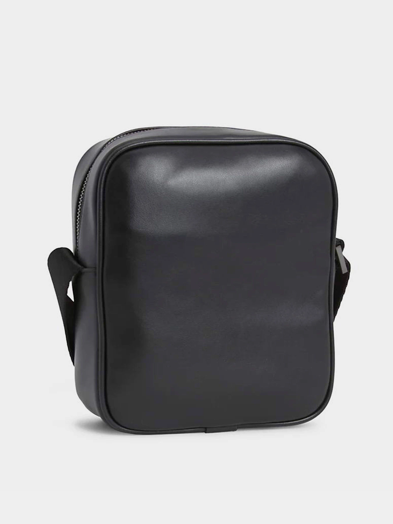 Сумки Calvin Klein Ck Elevated Reporter S модель K50K511190-BAX Сумки Calvin Klein Ck Elevated Reporter S модель K50K511190-BAX Фото