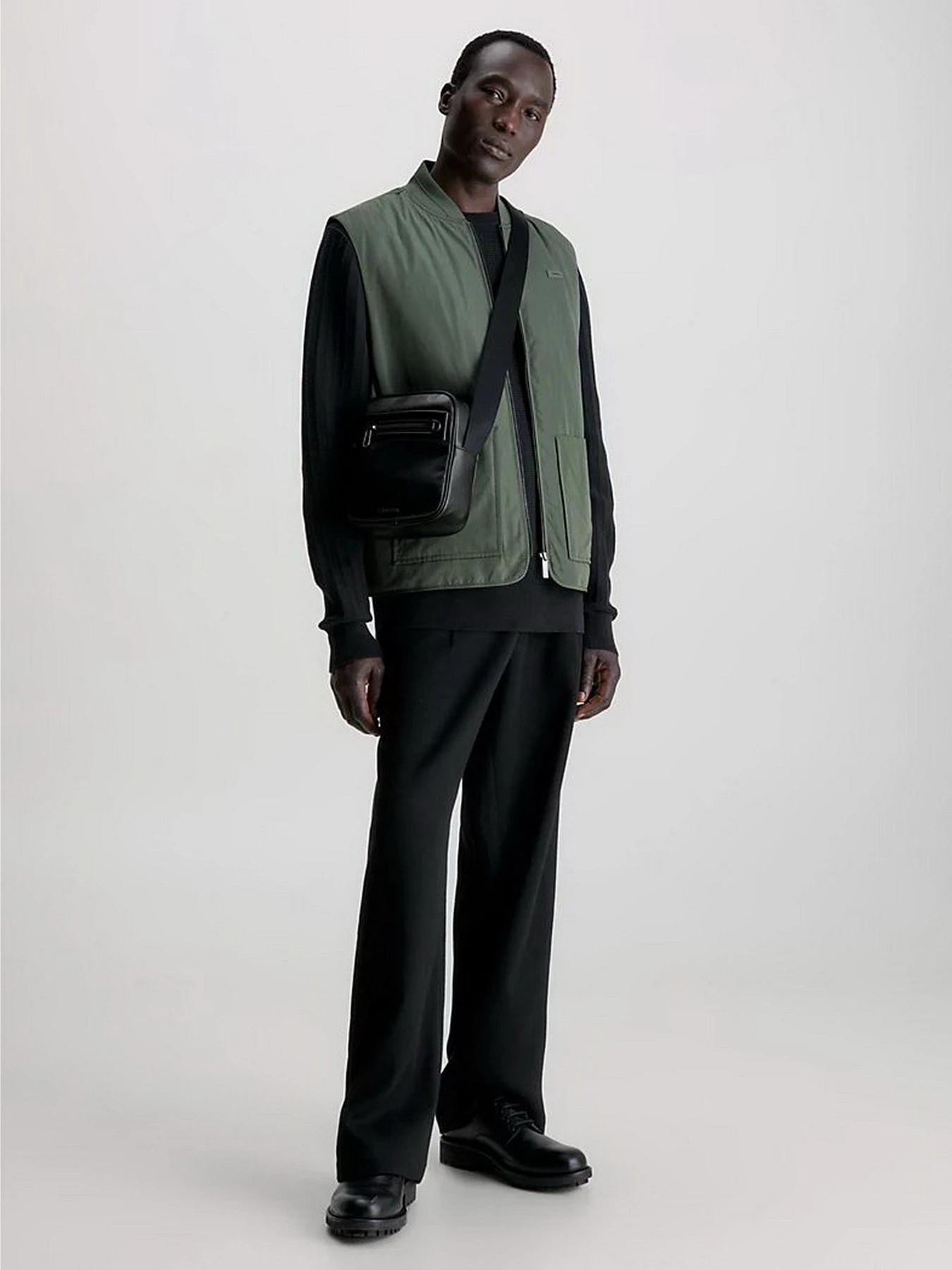 Сумки Calvin Klein Ck Elevated Reporter S модель K50K511190-BAX Сумки Calvin Klein Ck Elevated Reporter S модель K50K511190-BAX Фото