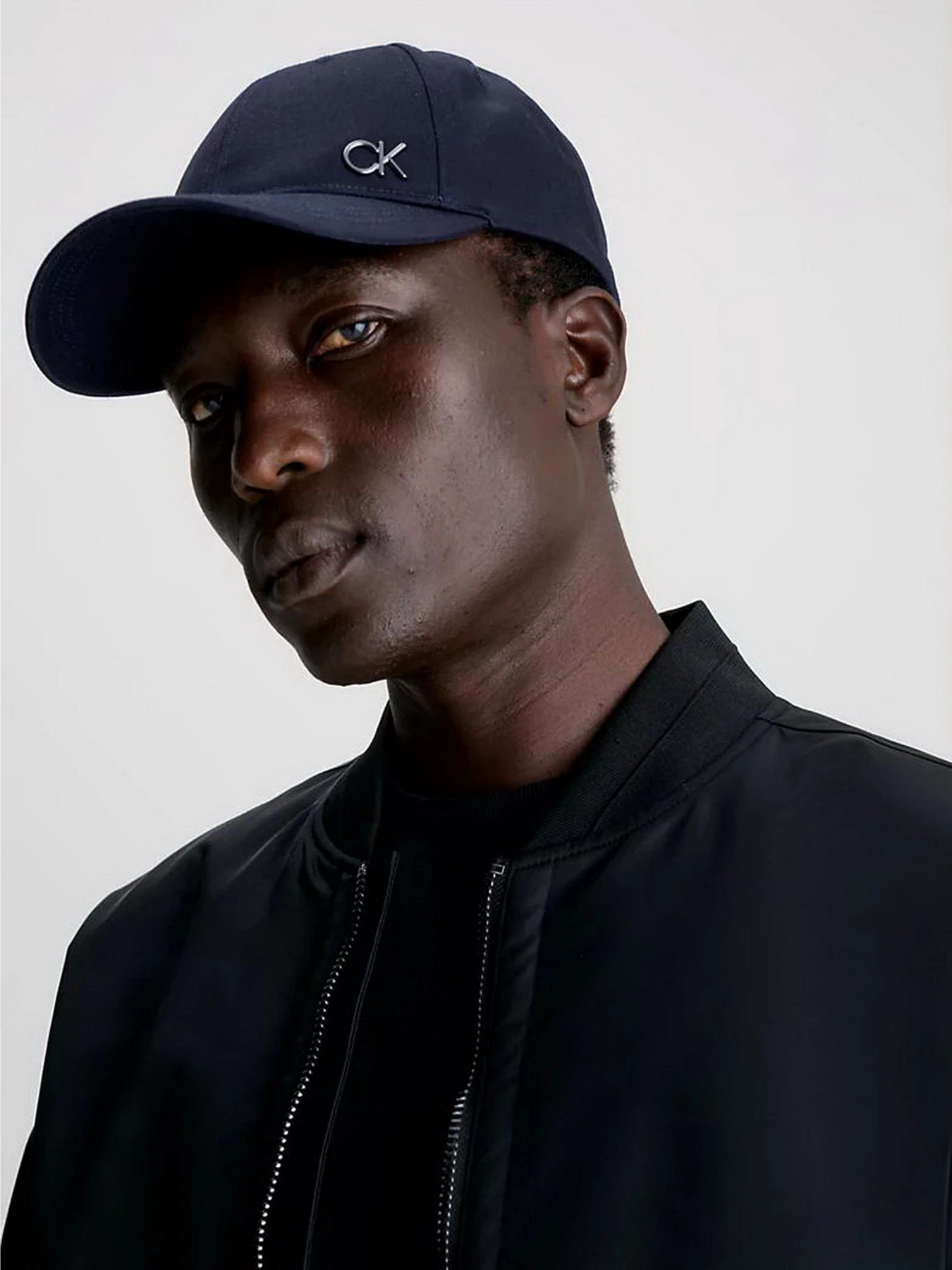 Шапки та кепки Calvin Klein Bombed Metal Bb Cap модель K50K510968-BA7 Шапки та кепки Calvin Klein Bombed Metal Bb Cap модель K50K510968-BA7 Фото