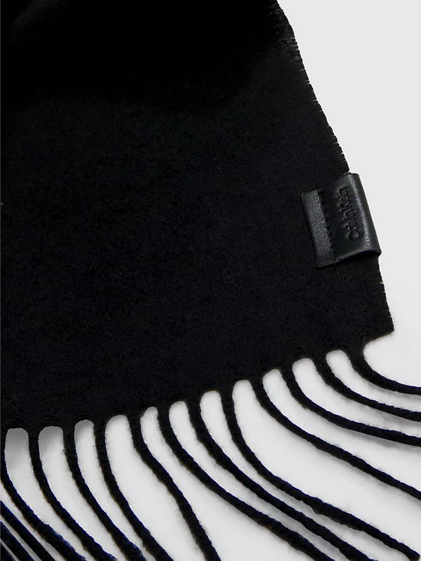 Шарфы и платки Calvin Klein Classic Wool Woven Scarf модель K50K511008-BAX Фото