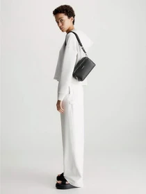 Сумки Calvin Klein Must Camera Bag W/Pckt Lg модель K60K608410-BAX Фото