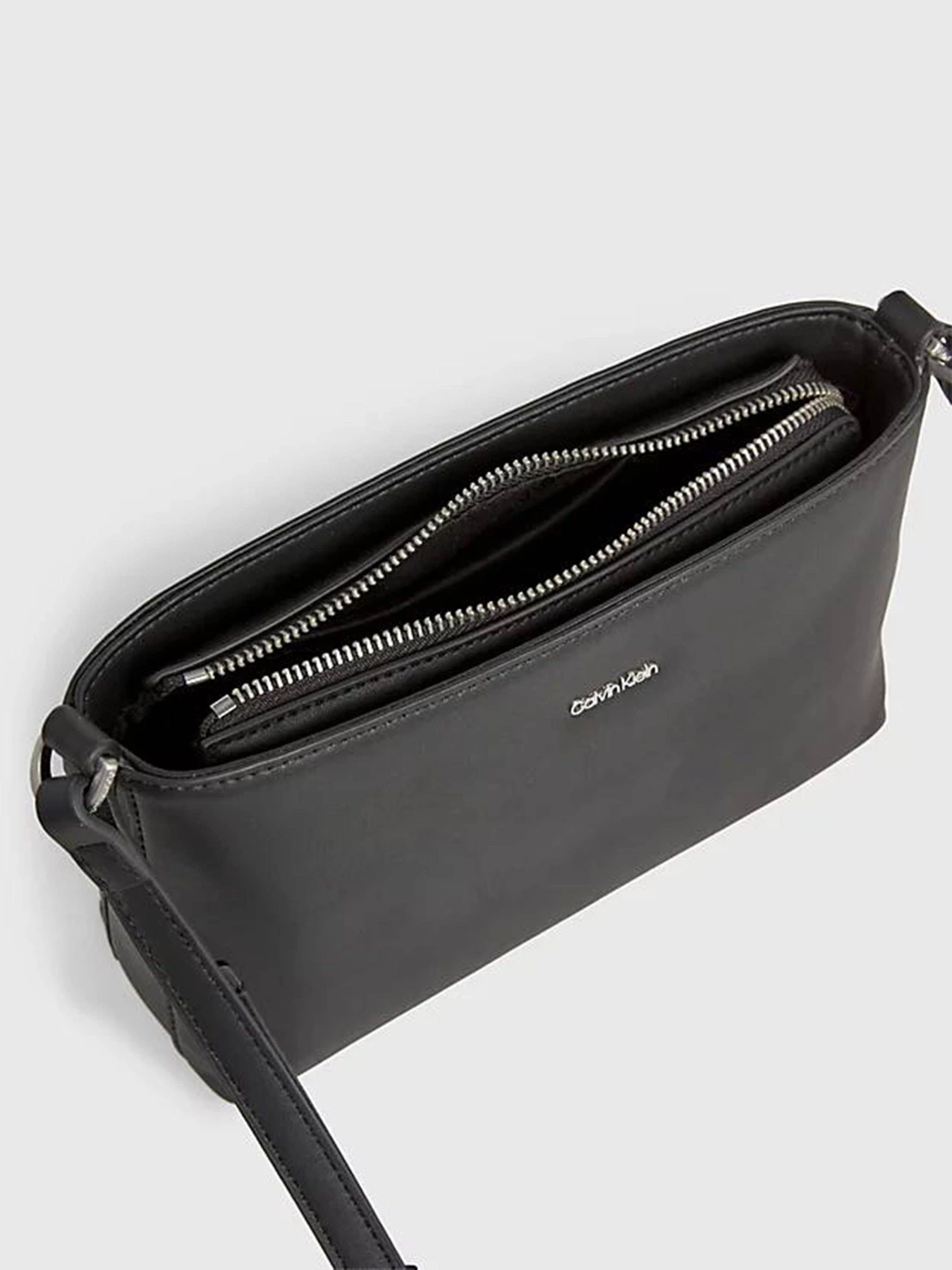 Сумки Calvin Klein Ck Must Xbody Md модель K60K610927-BAX Фото