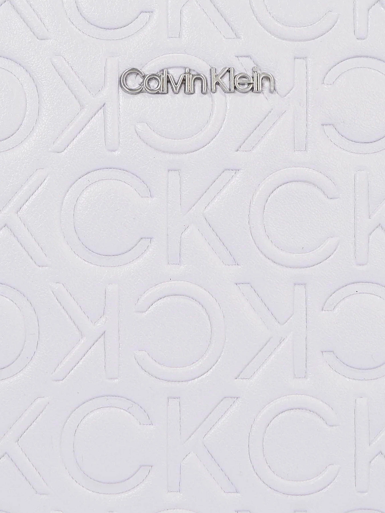 Сумки Calvin Klein Ck Must Xbody Md-Emb Mono модель K60K611001-CFX Сумки Calvin Klein Ck Must Xbody Md-Emb Mono модель K60K611001-CFX Фото