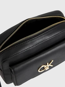 Сумки Calvin Klein Re-Lock Camera Bag W/Flap модель K60K611083-BAX Фото