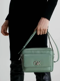 Сумки Calvin Klein Re-Lock Camera Bag W/Flap модель K60K611083-LKG Фото
