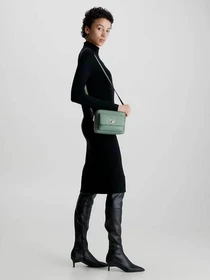 Сумки Calvin Klein Re-Lock Camera Bag W/Flap модель K60K611083-LKG Фото
