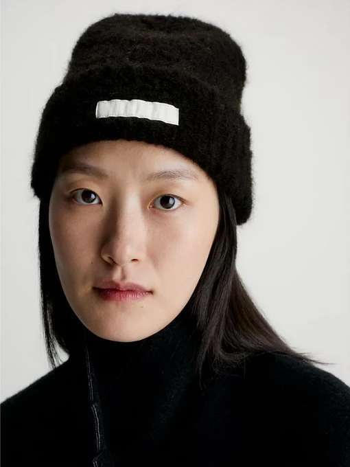 Calvin Klein Satin Label Wool-Blend Beanie Шапка колір чорний фото 3