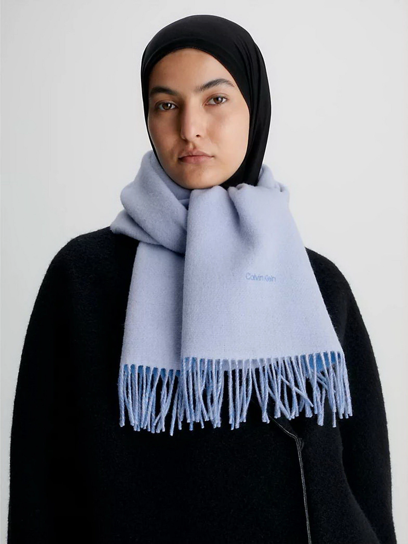 Шарфи та хустки Calvin Klein Fringes Two Tones Scarf модель K60K611111-CFX Шарфи та хустки Calvin Klein Fringes Two Tones Scarf модель K60K611111-CFX Фото