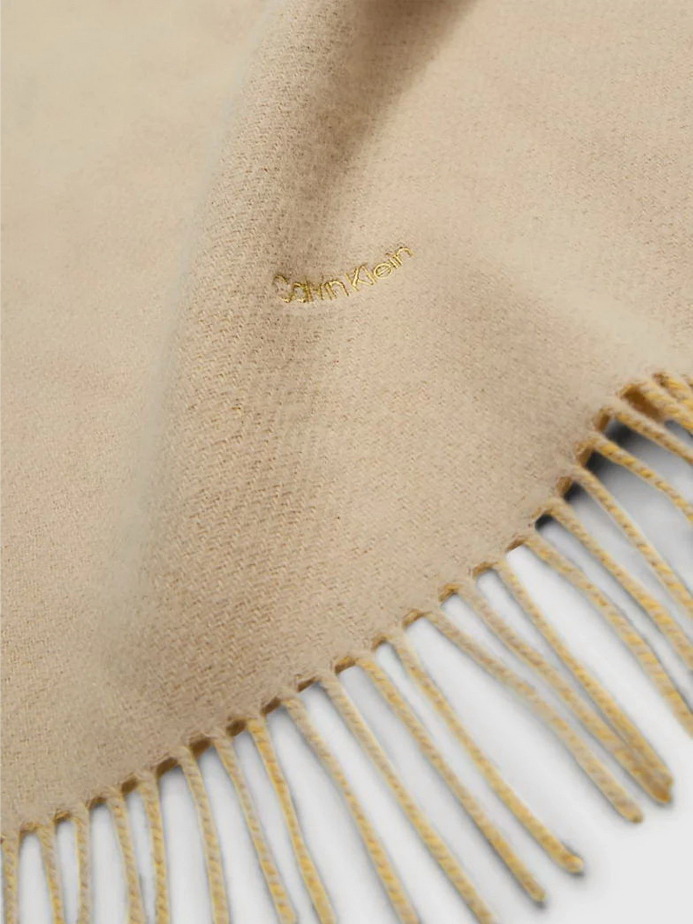 Шарфи та хустки Calvin Klein Fringes Two Tones Scarf модель K60K611111-PBP Шарфи та хустки Calvin Klein Fringes Two Tones Scarf модель K60K611111-PBP Фото
