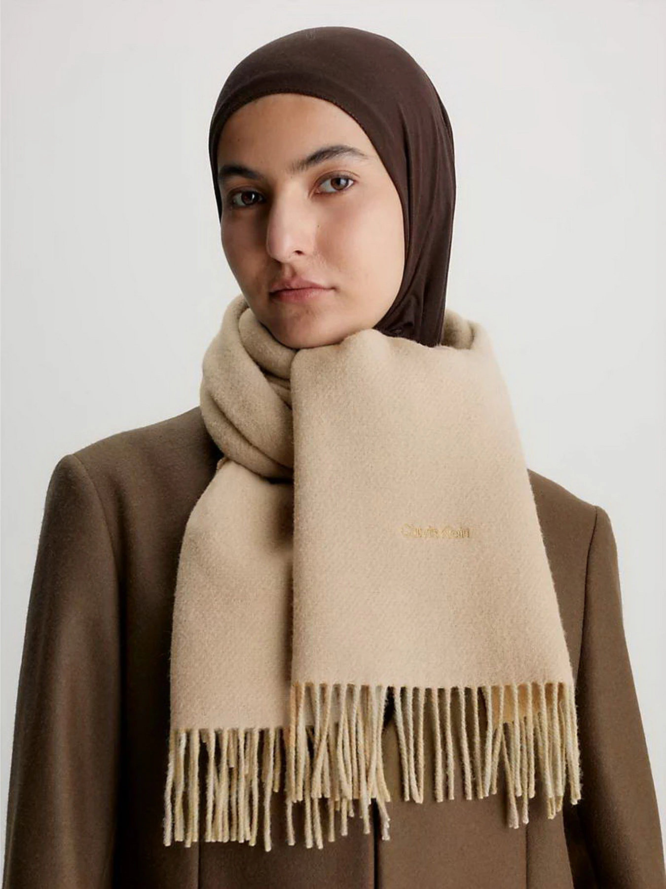 Шарфи та хустки Calvin Klein Fringes Two Tones Scarf модель K60K611111-PBP Шарфи та хустки Calvin Klein Fringes Two Tones Scarf модель K60K611111-PBP Фото
