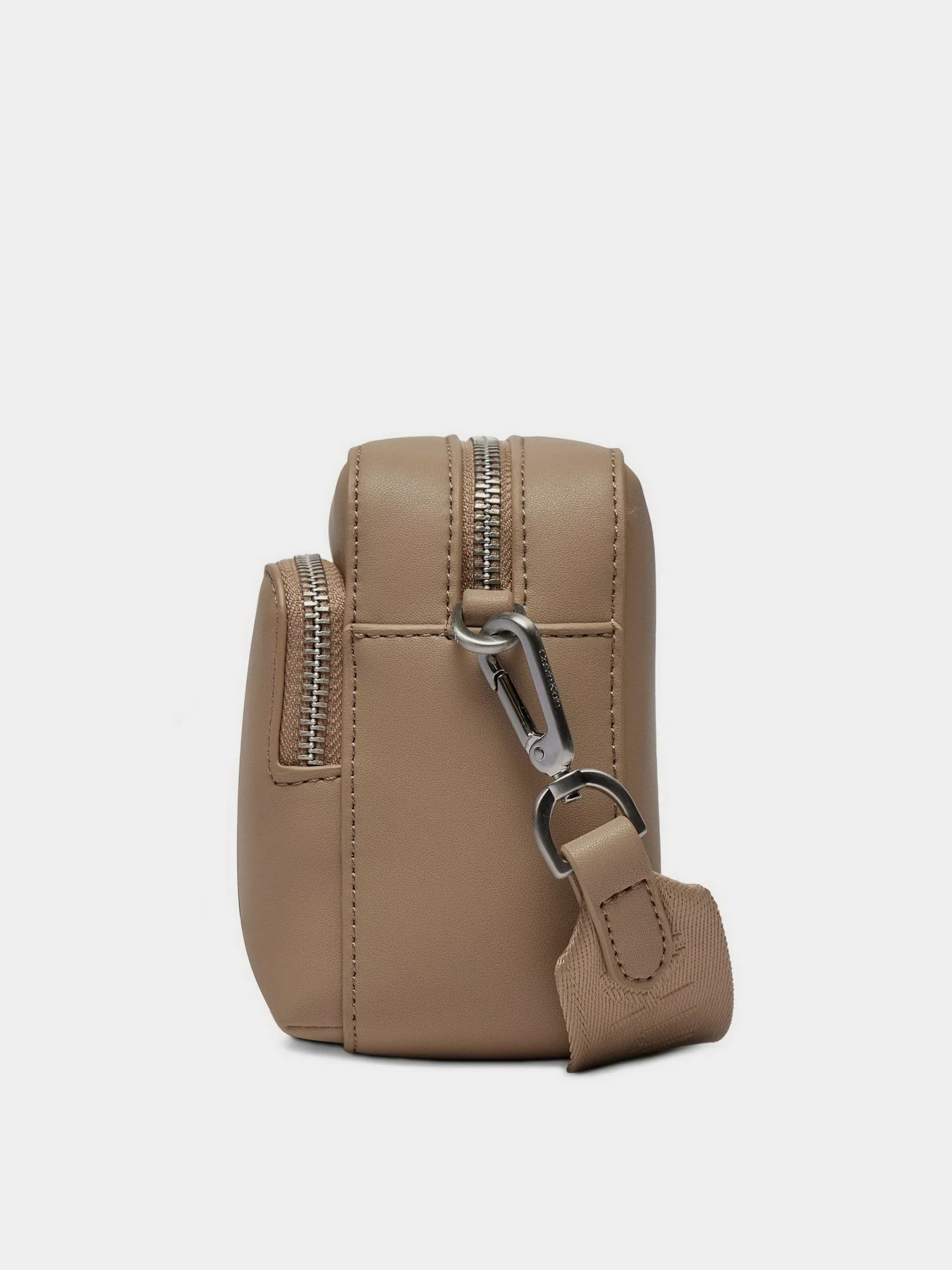 Сумки Calvin Klein Ck Must Camera Bag W/Pck модель K60K608410-PFA Фото