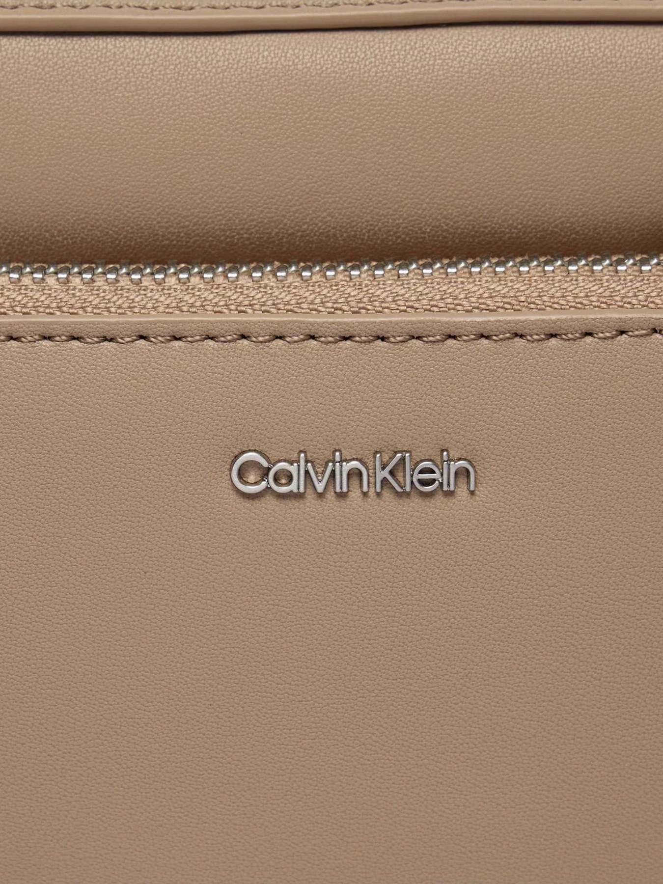 Сумки Calvin Klein Ck Must Camera Bag W/Pck модель K60K608410-PFA Фото