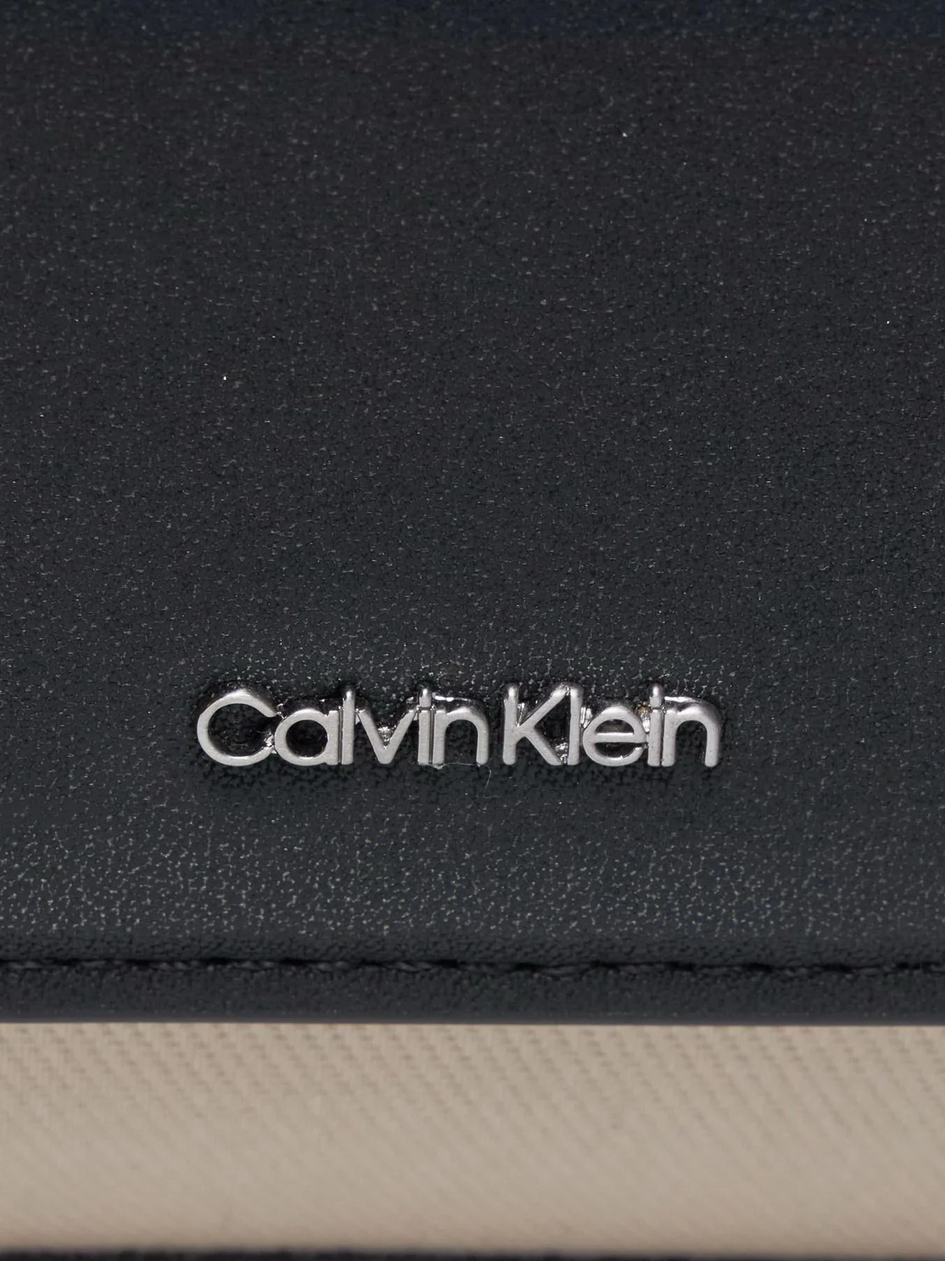 Сумки Calvin Klein Ck Must Shoulder Bag_Canvas модель K60K611353-PC4 Сумки Calvin Klein Ck Must Shoulder Bag_Canvas модель K60K611353-PC4 Фото